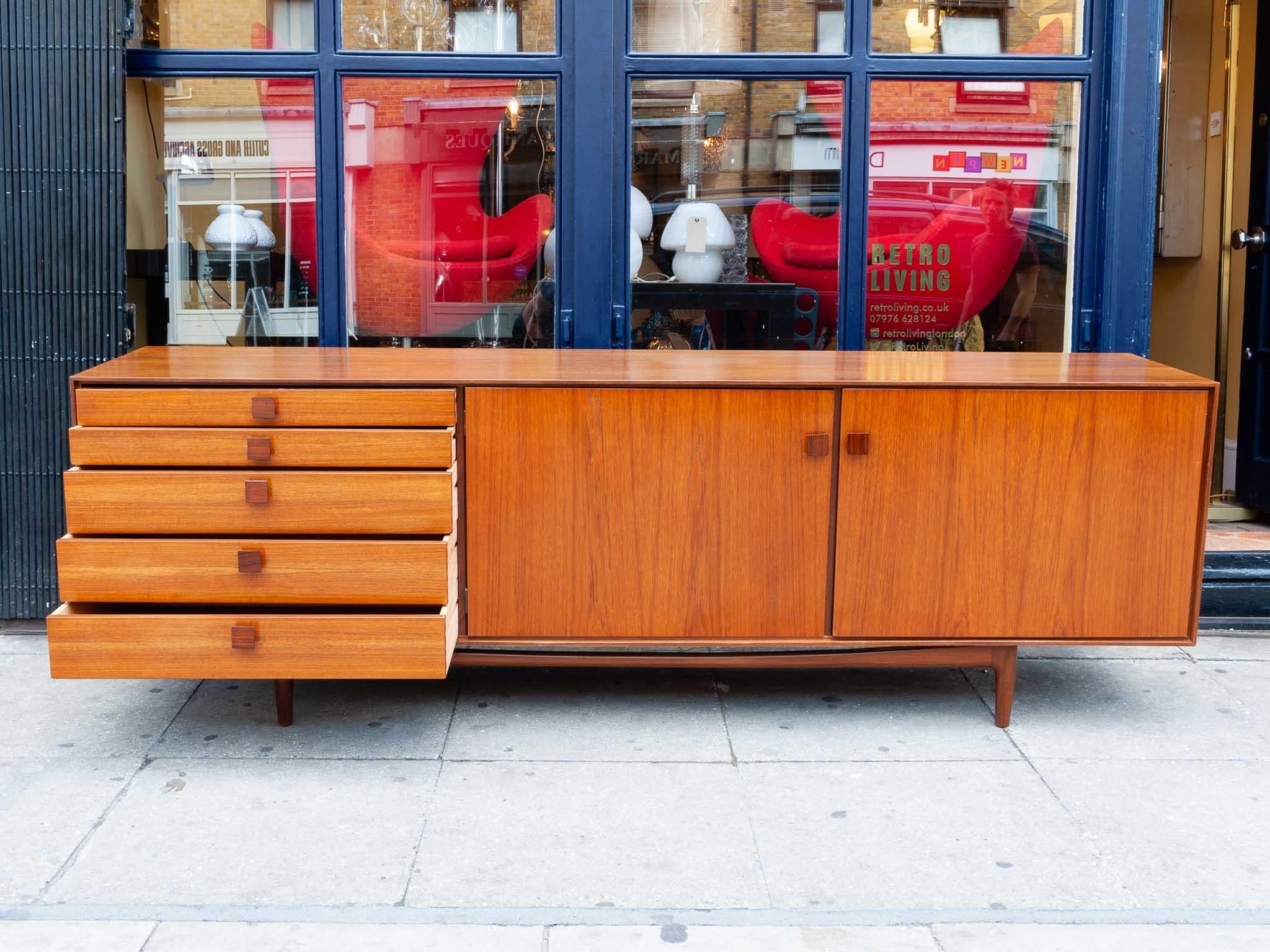 1960er Jahre Dänisches Afromosia Teak Sideboard von Ib Kofod-Larsen für G Plan (Moderne der Mitte des Jahrhunderts)