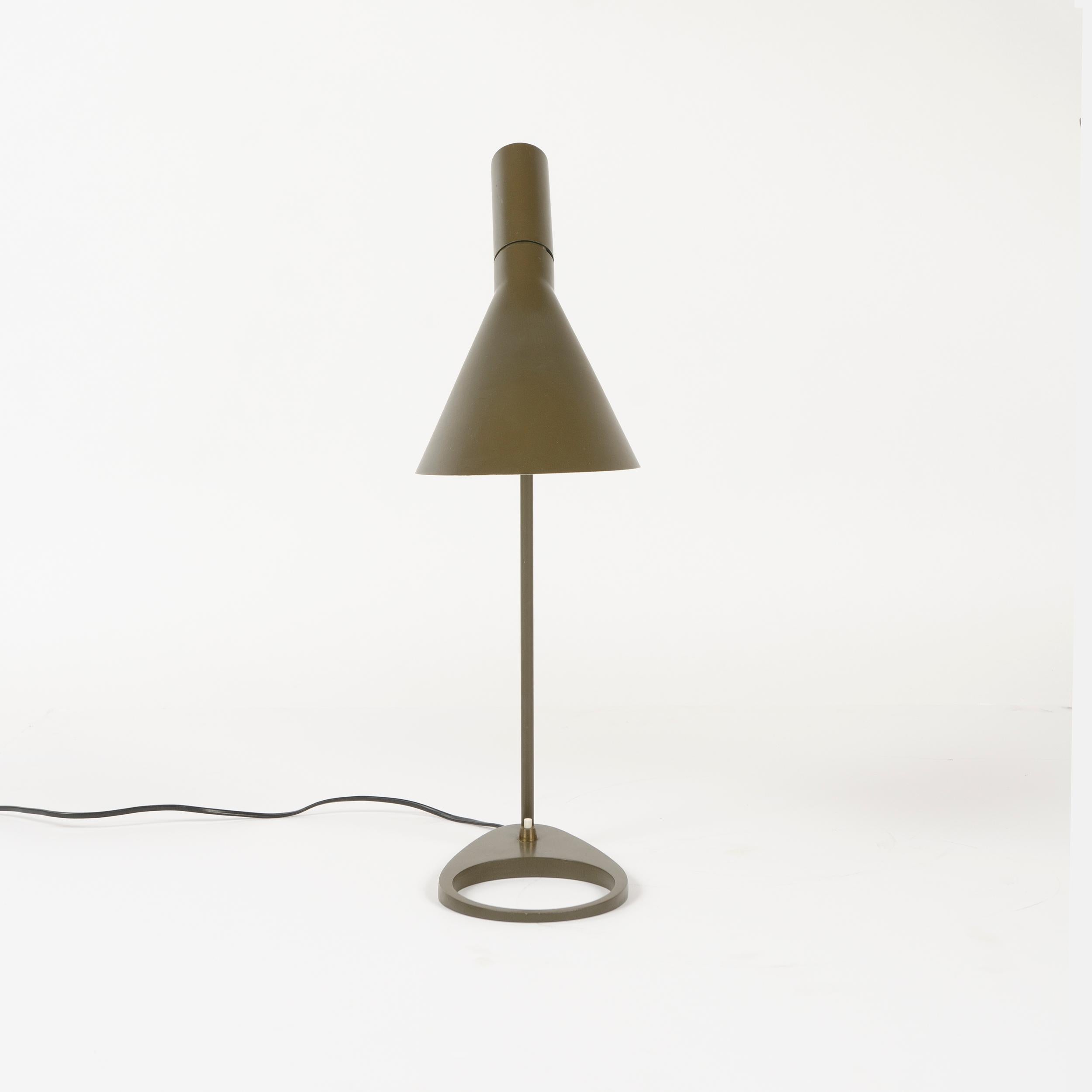 1960s Danish AJ Extra Large Desk Lamp by Arne Jacobsen for Louis Poulsen In Good Condition In Sagaponack, NY