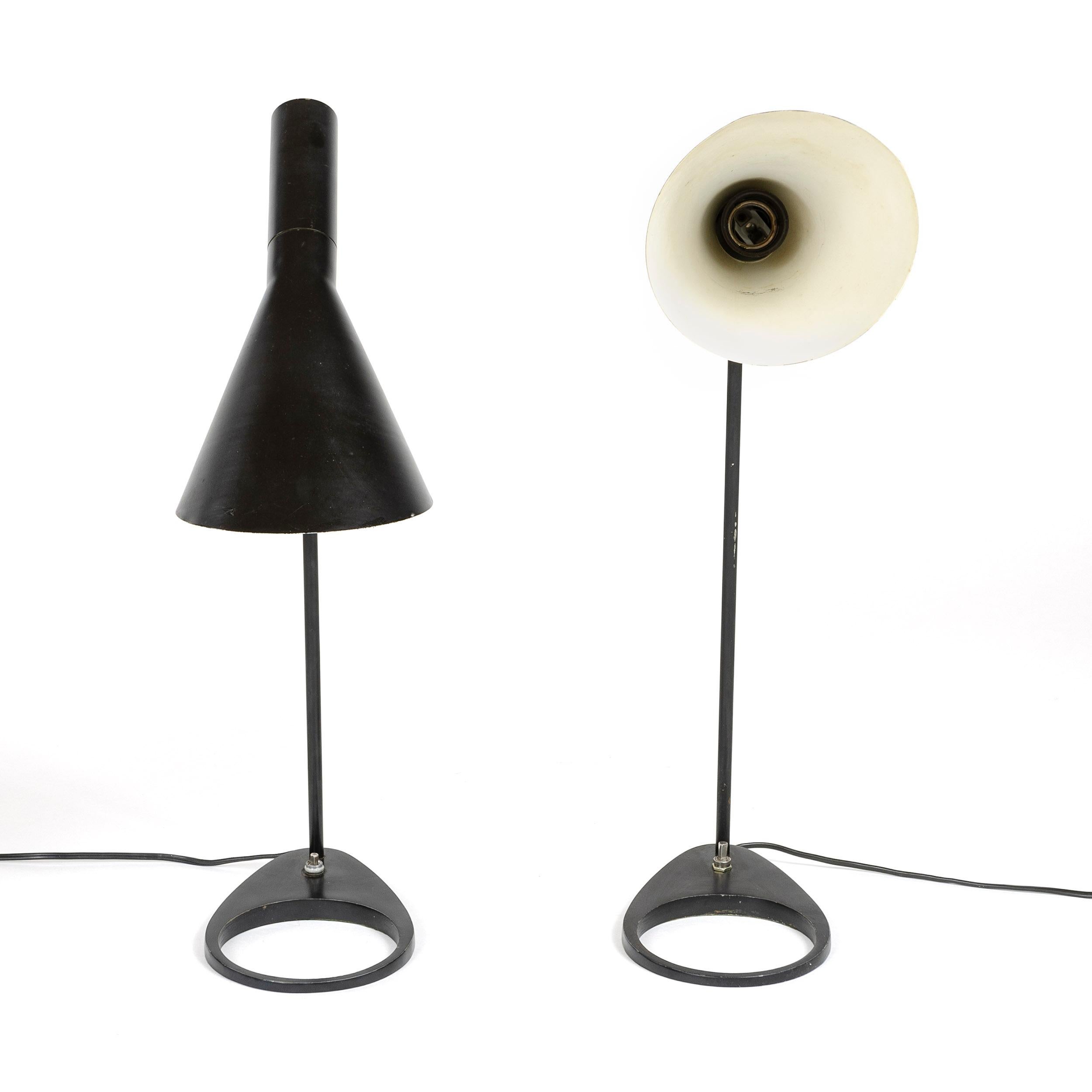 1960s Danish AJ Extra Large Desk Lamp by Arne Jacobsen for Louis Poulsen In Good Condition For Sale In Sagaponack, NY