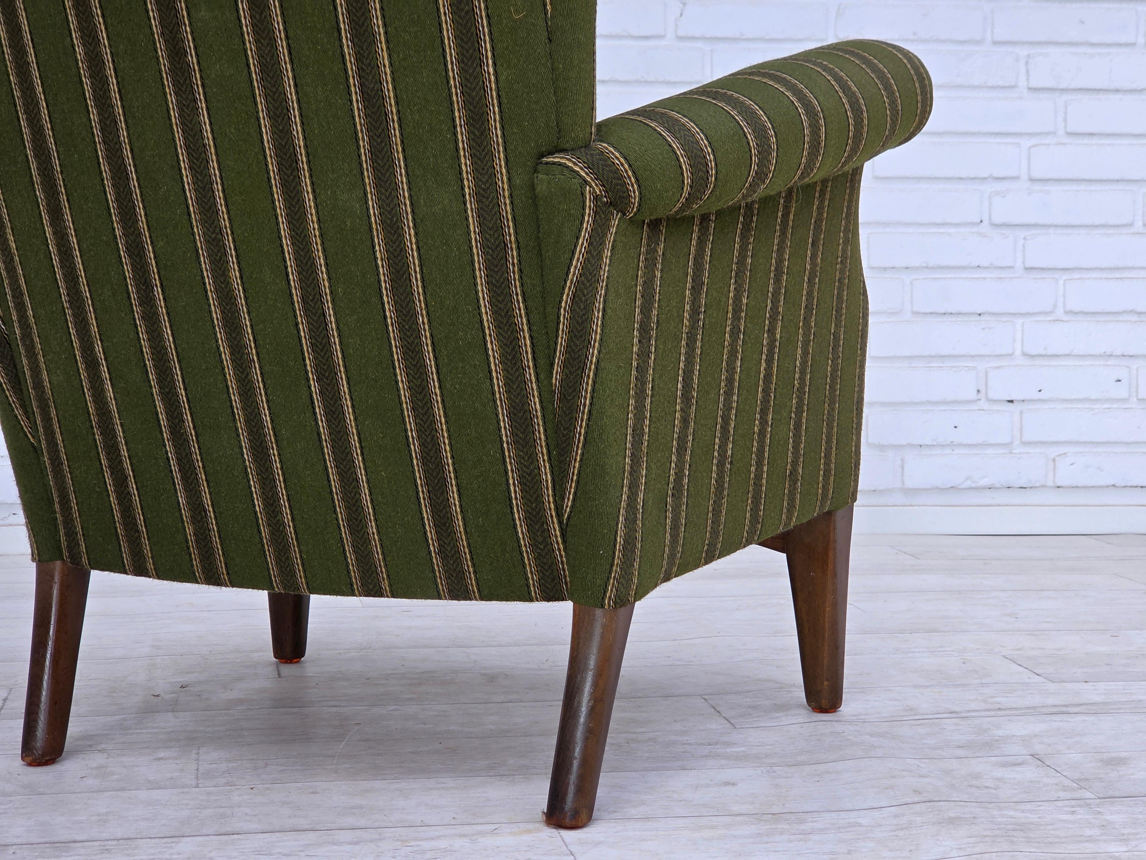 1960s, fauteuil danois par Fritz Hansen, série 8000/8020, laine d'ameublement. en vente 10