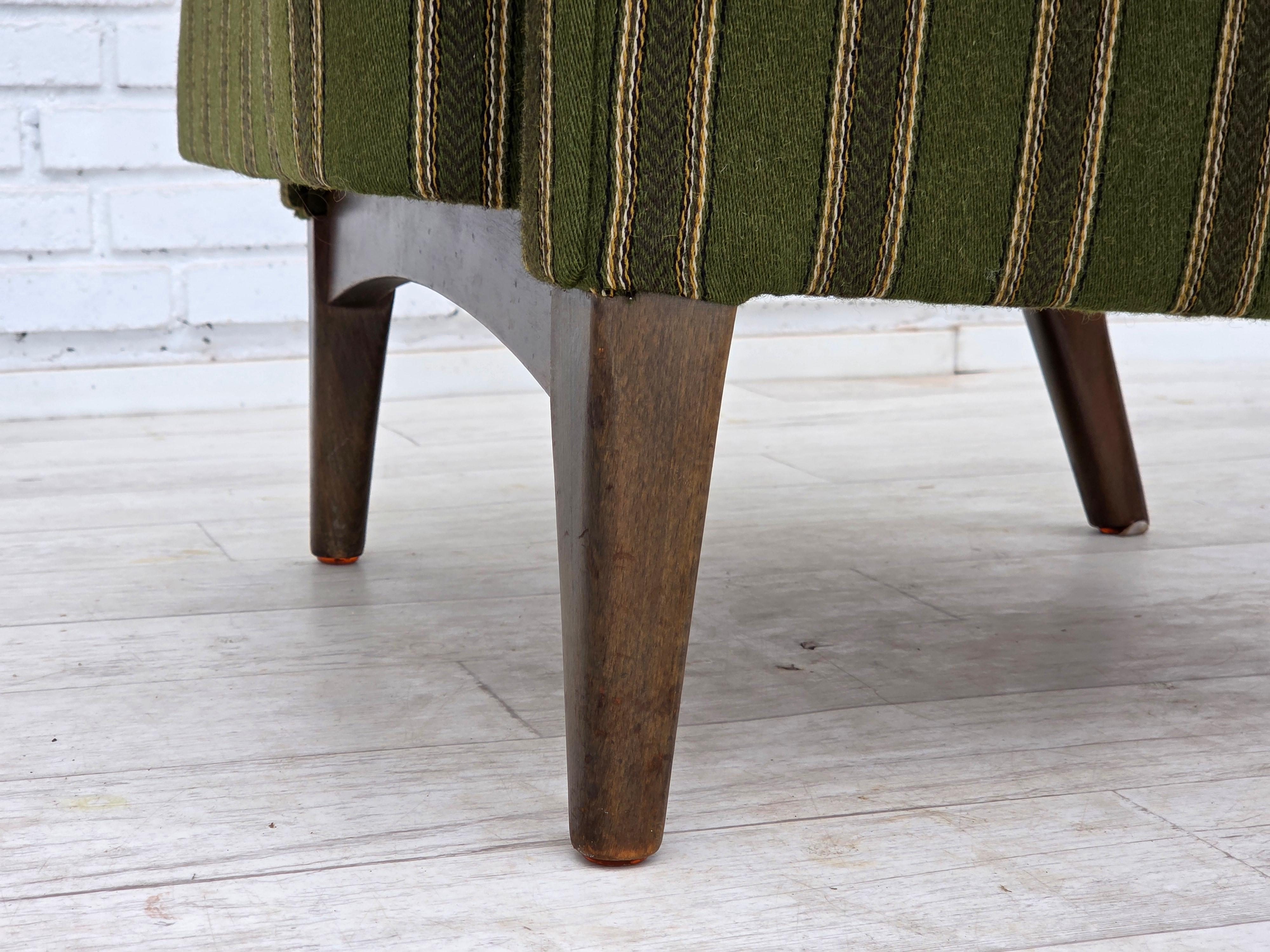 1960s, fauteuil danois par Fritz Hansen, série 8000/8020, laine d'ameublement. en vente 1