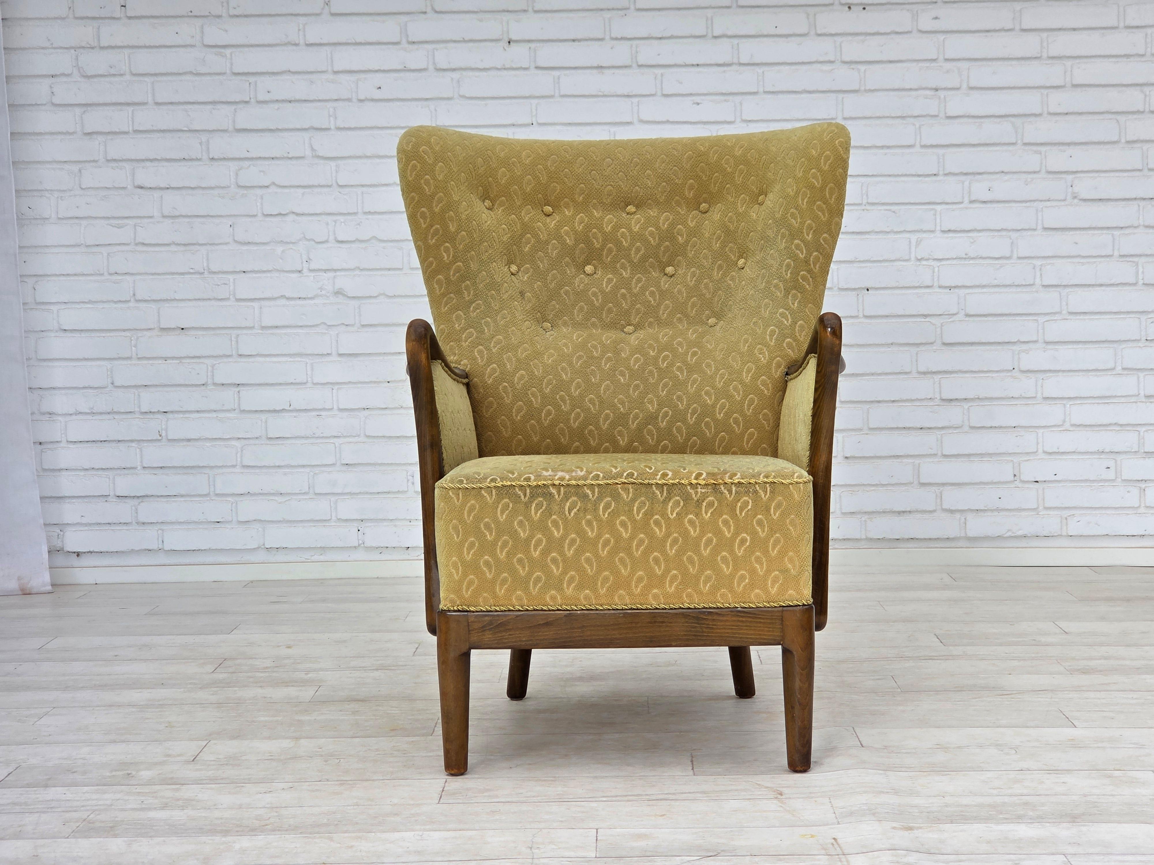 Années 1960, design danois de Slagelse Møbelværk, modèle 157. Fauteuil en bon état d'origine : pas d'odeurs, pas de taches et construction stable. I.L.A. original en velours d'ameublement vert clair, pieds en bois de Beeche, ressorts dans l'assise.