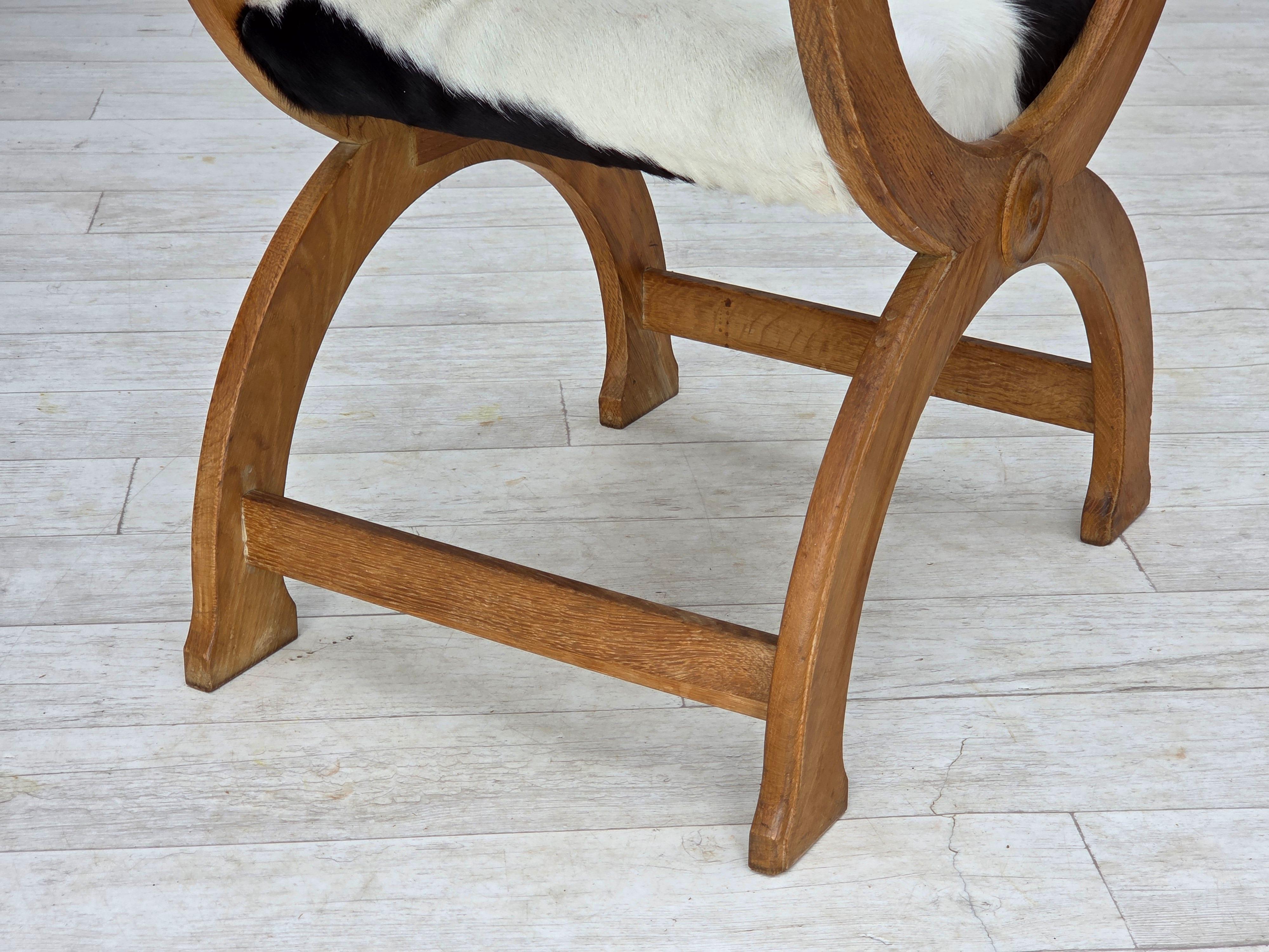 1960er Jahre, Dänischer Sessel, komplett neu gepolstert, Möbel aus Rindsleder, Eichenholz. (Tierleder) im Angebot