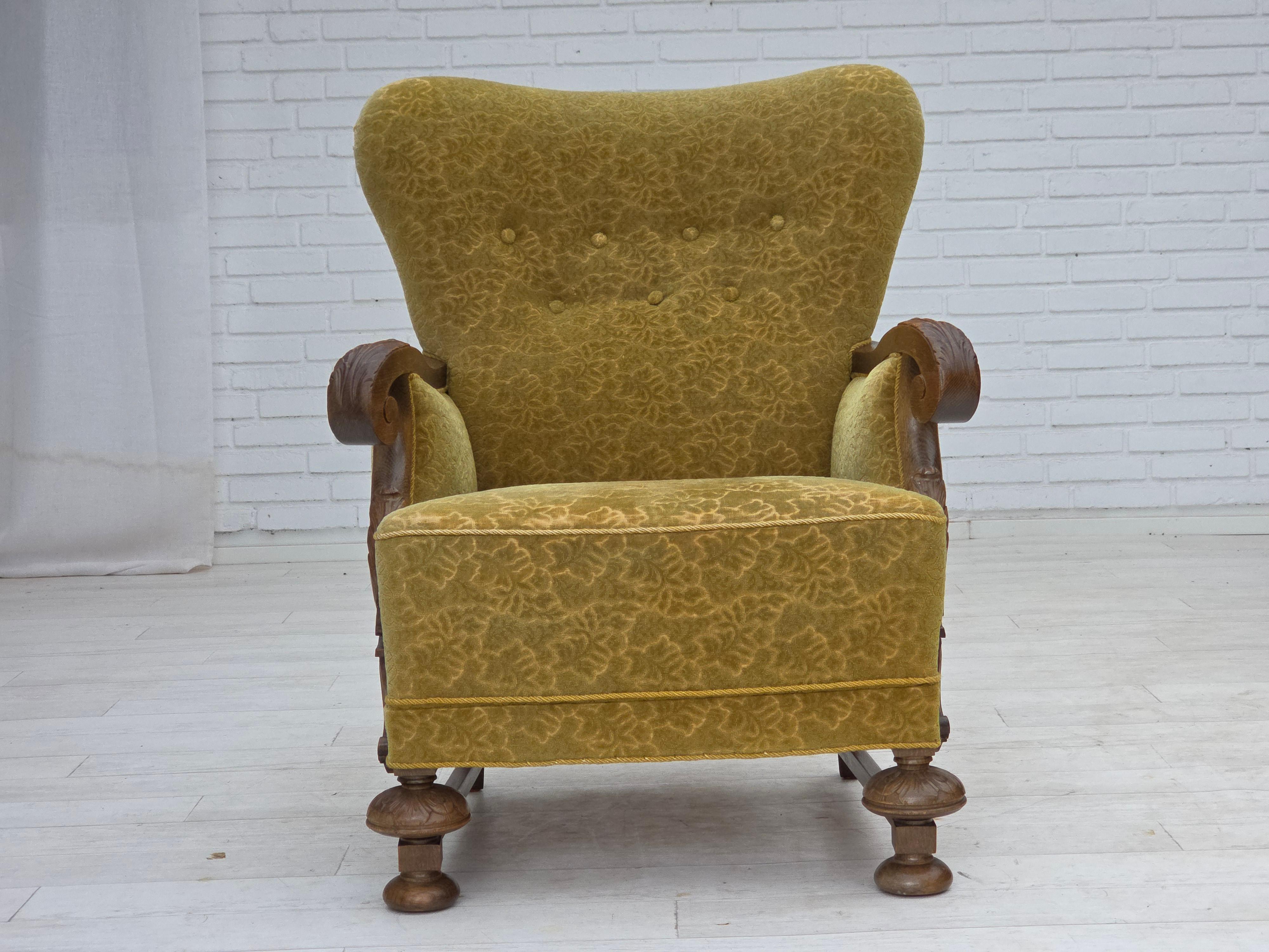 Poltrona danese degli anni '60, tessuto in cotone/lana, legno massiccio di Oak. in vendita 3