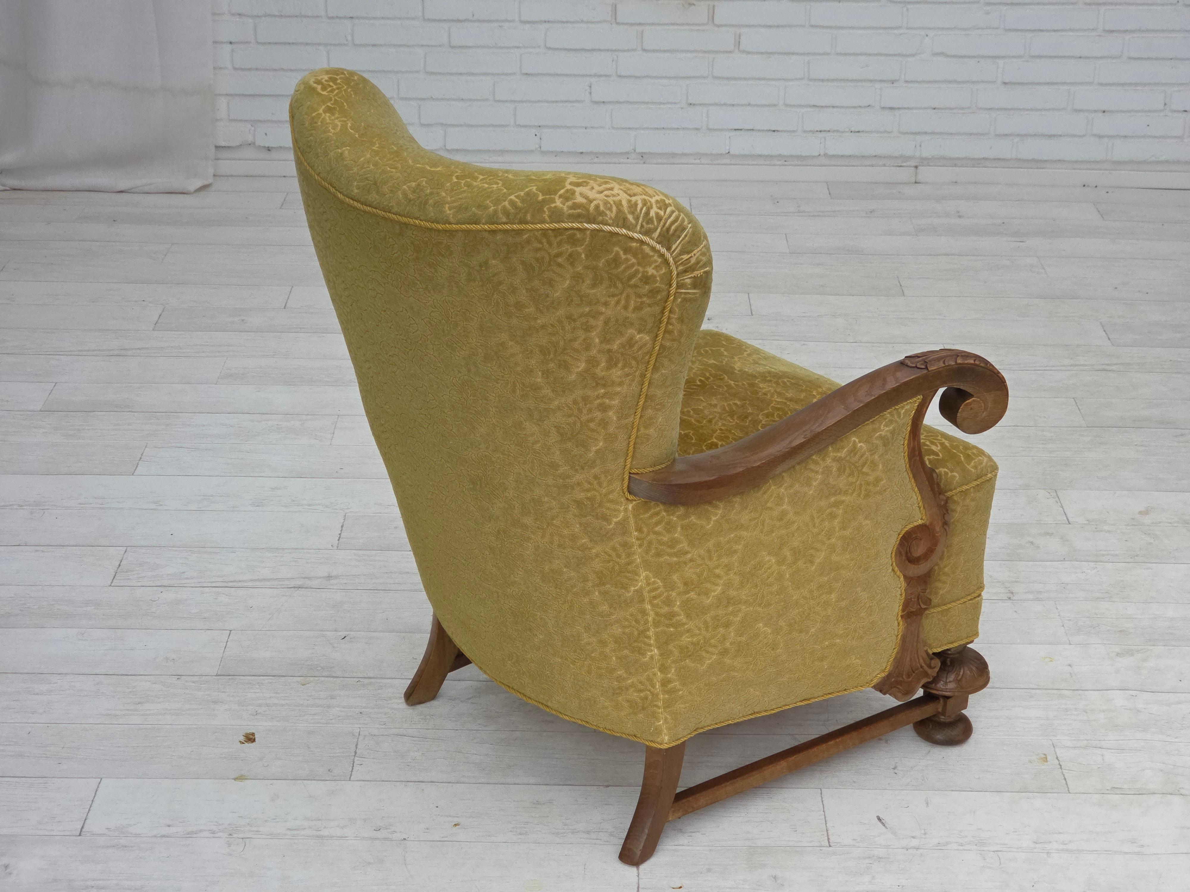 Poltrona danese degli anni '60, tessuto in cotone/lana, legno massiccio di Oak. in vendita 7
