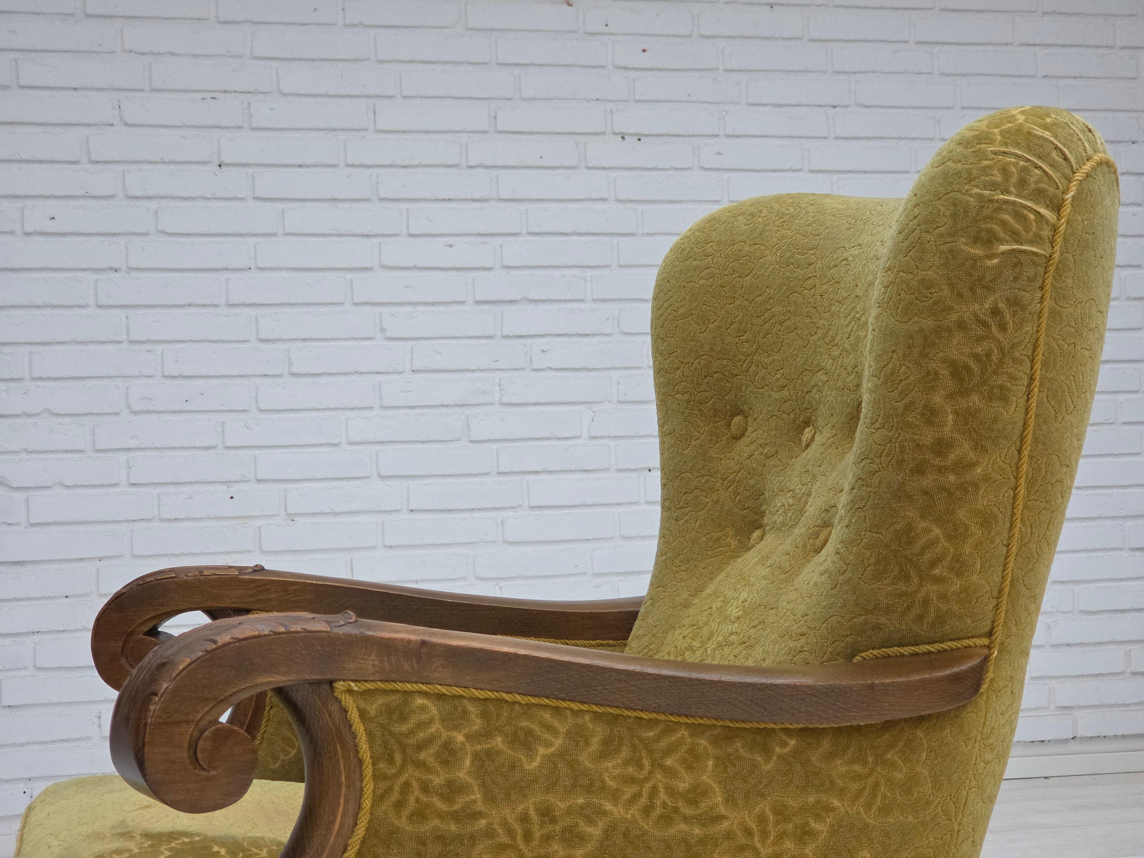 Poltrona danese degli anni '60, tessuto in cotone/lana, legno massiccio di Oak. in vendita 12