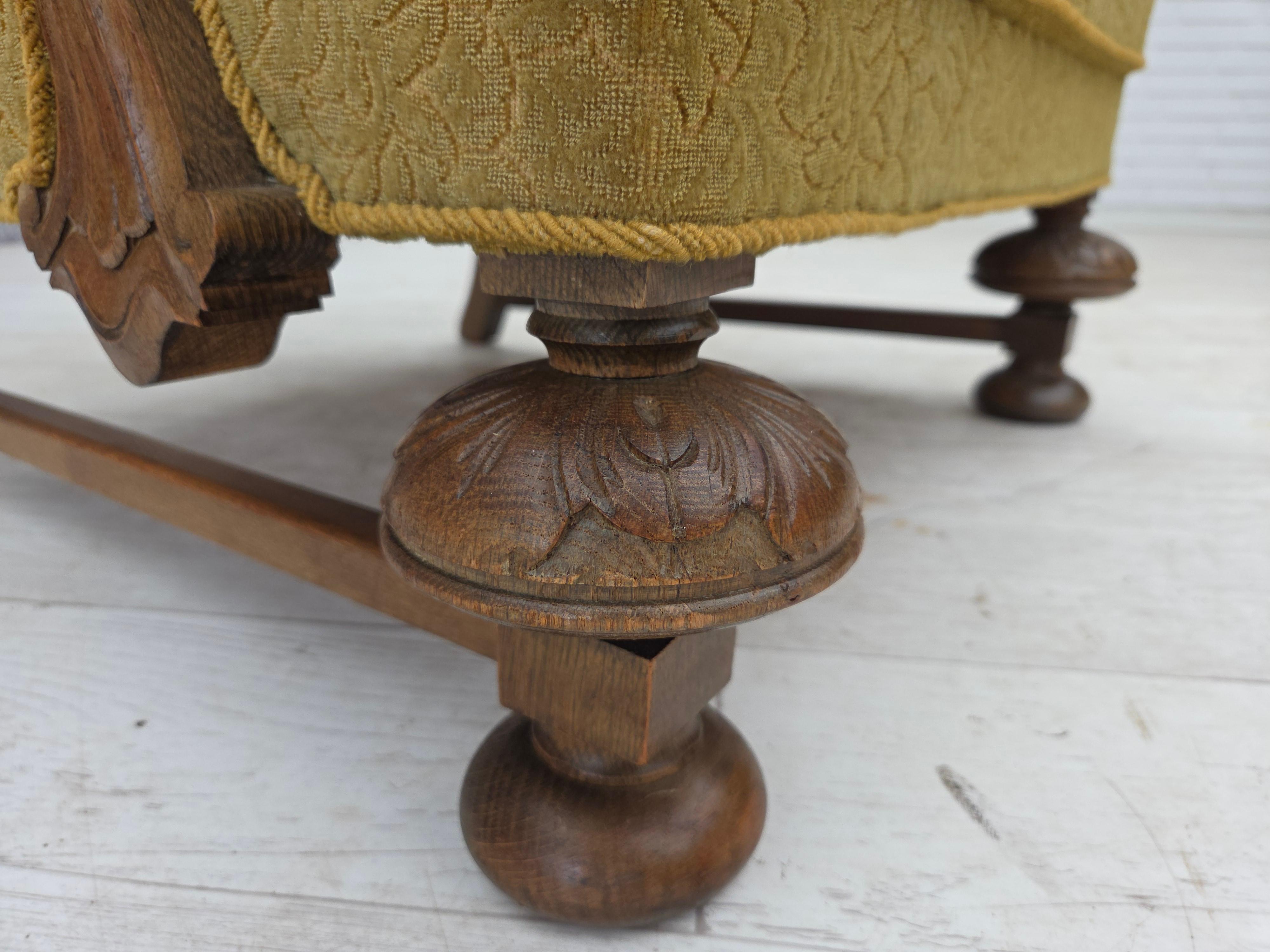 Metà XX secolo Poltrona danese degli anni '60, tessuto in cotone/lana, legno massiccio di Oak. in vendita