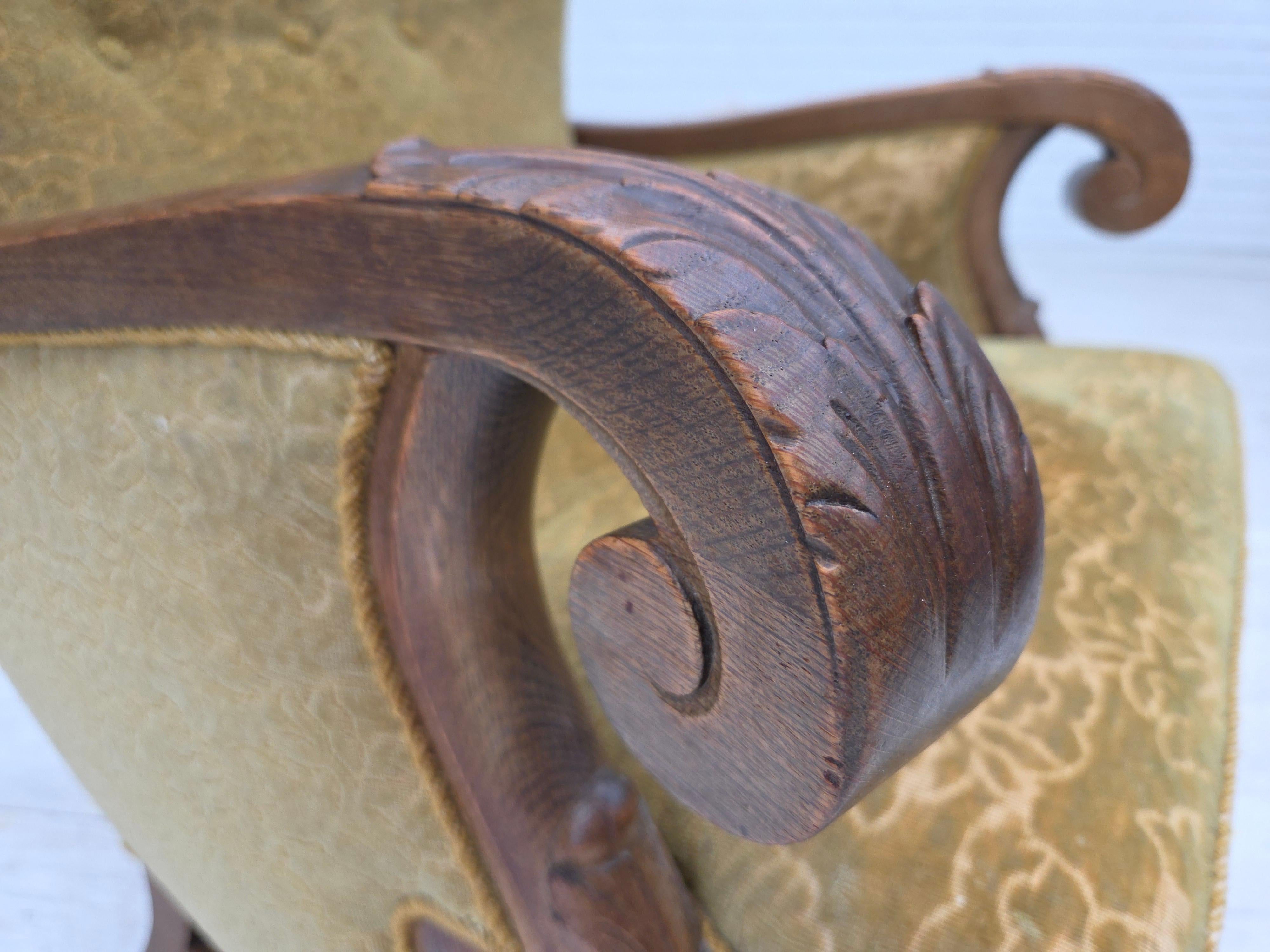 Poltrona danese degli anni '60, tessuto in cotone/lana, legno massiccio di Oak. in vendita 1