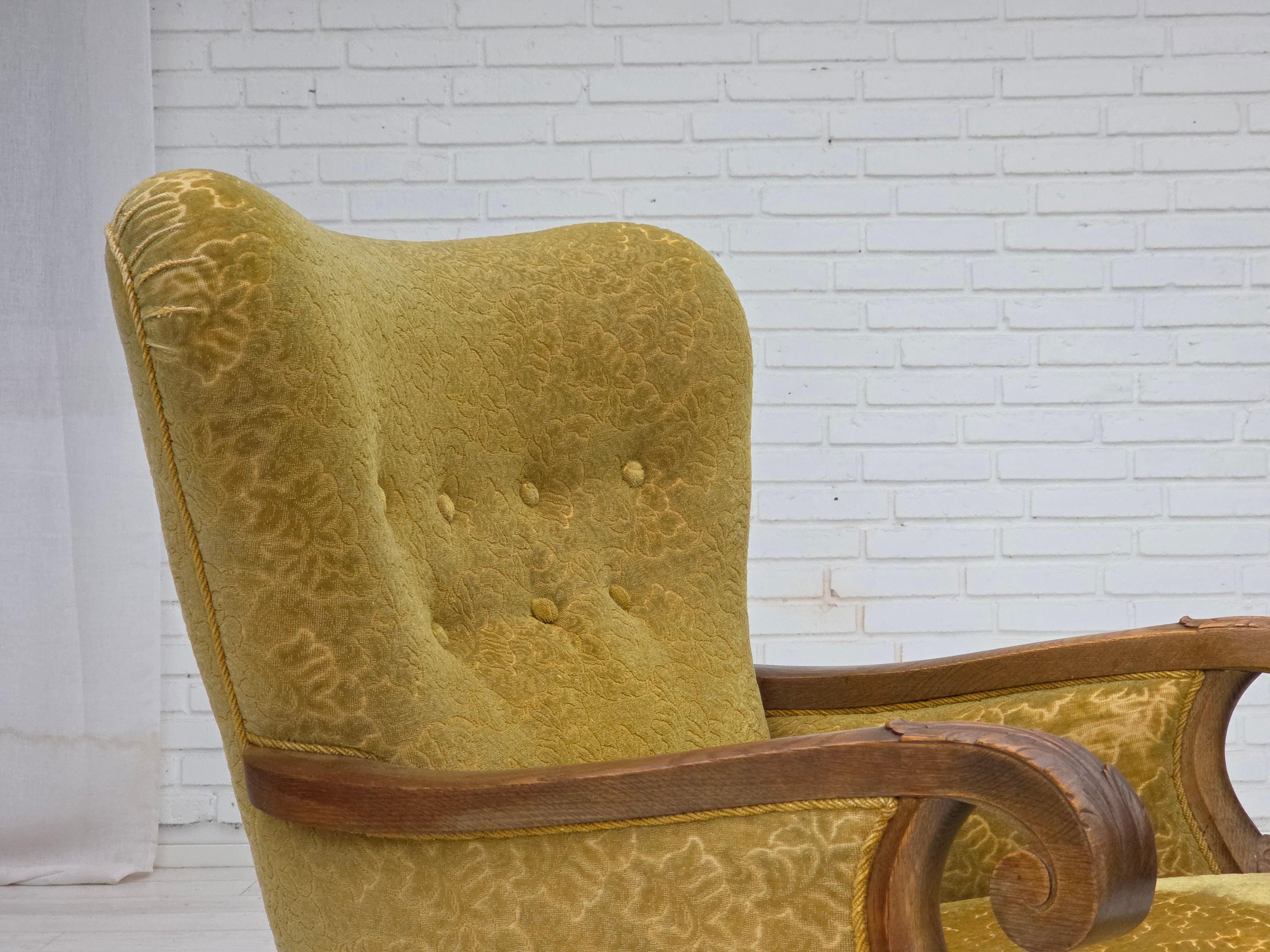 Poltrona danese degli anni '60, tessuto in cotone/lana, legno massiccio di Oak. in vendita 2