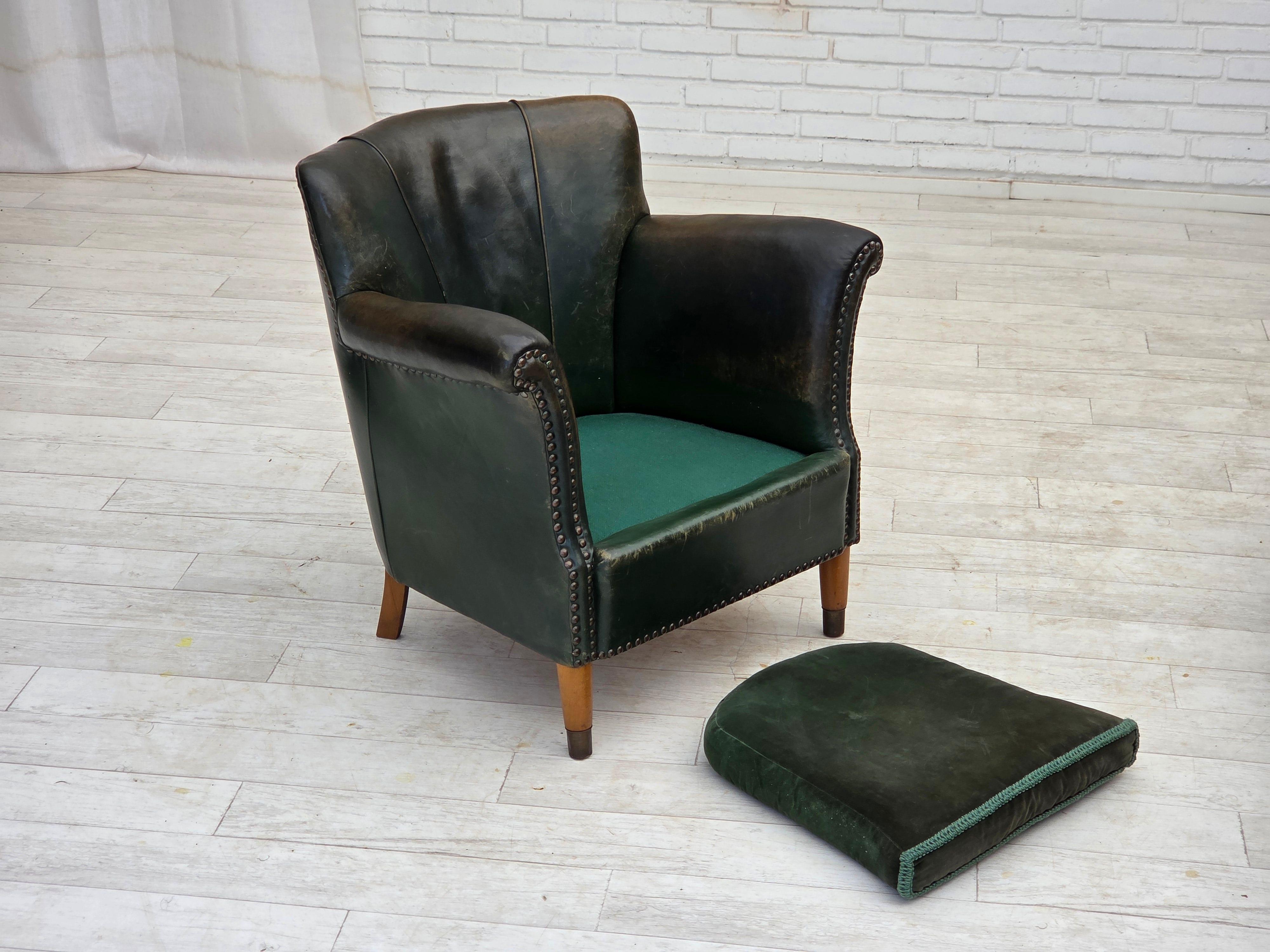 Scandinave moderne 1960s, fauteuil danois, meuble en cuir patiné, meuble en velours. en vente