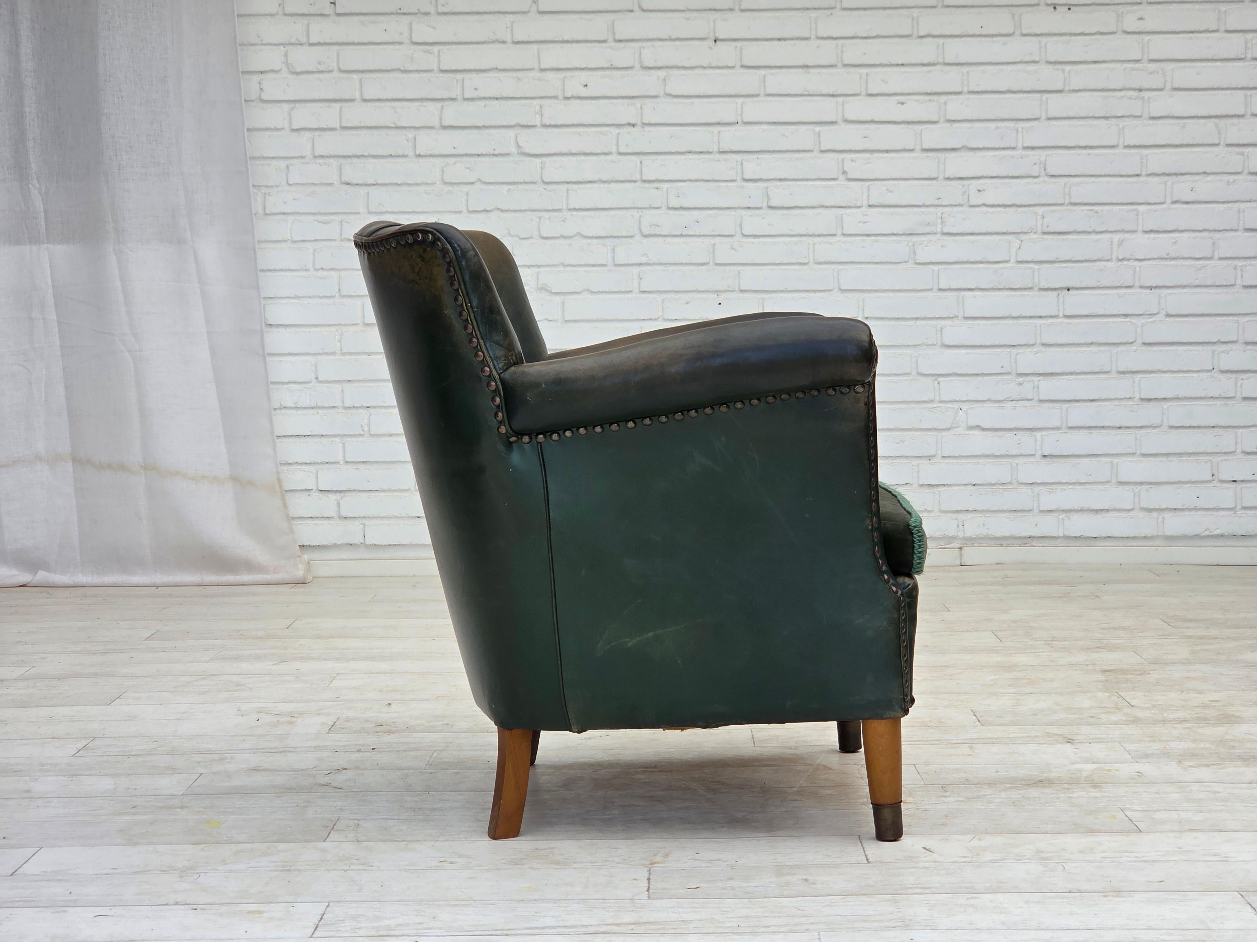 Danois 1960s, fauteuil danois, meuble en cuir patiné, meuble en velours. en vente