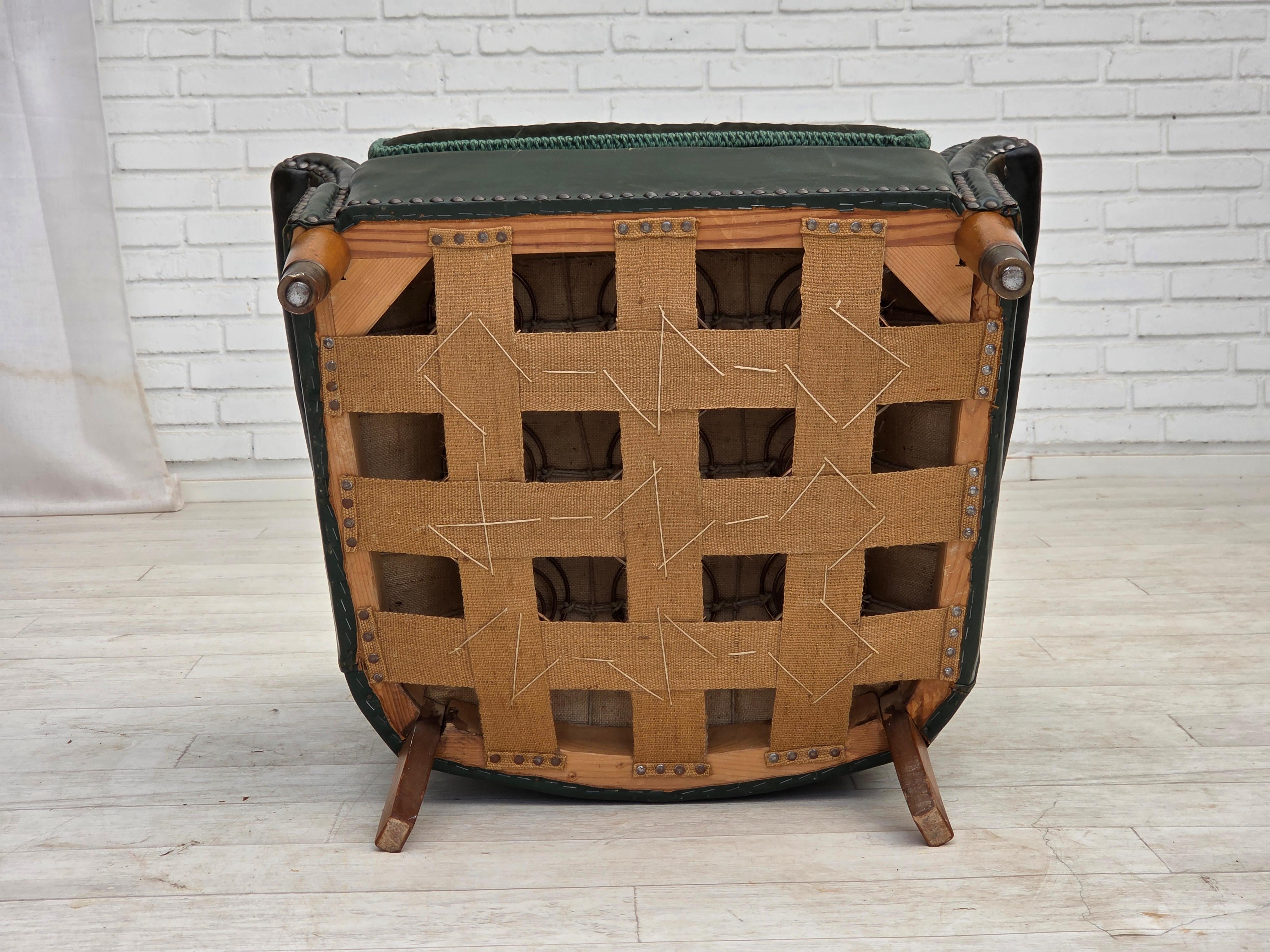 1960s, fauteuil danois, meuble en cuir patiné, meuble en velours. en vente 1