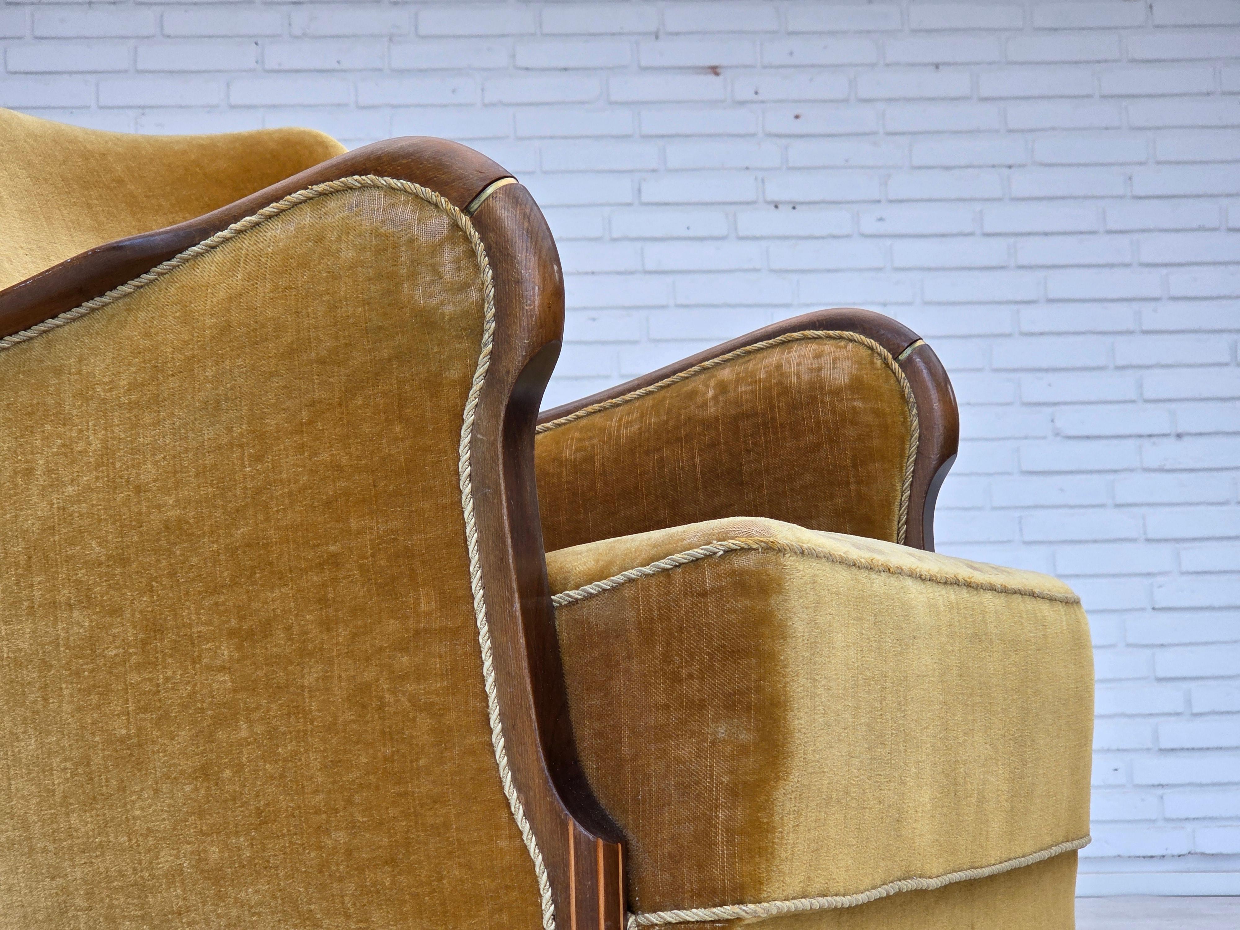 1960s, Danish armchair, furniture velour, beech wood, original. In Good Condition For Sale In Tarm, 82