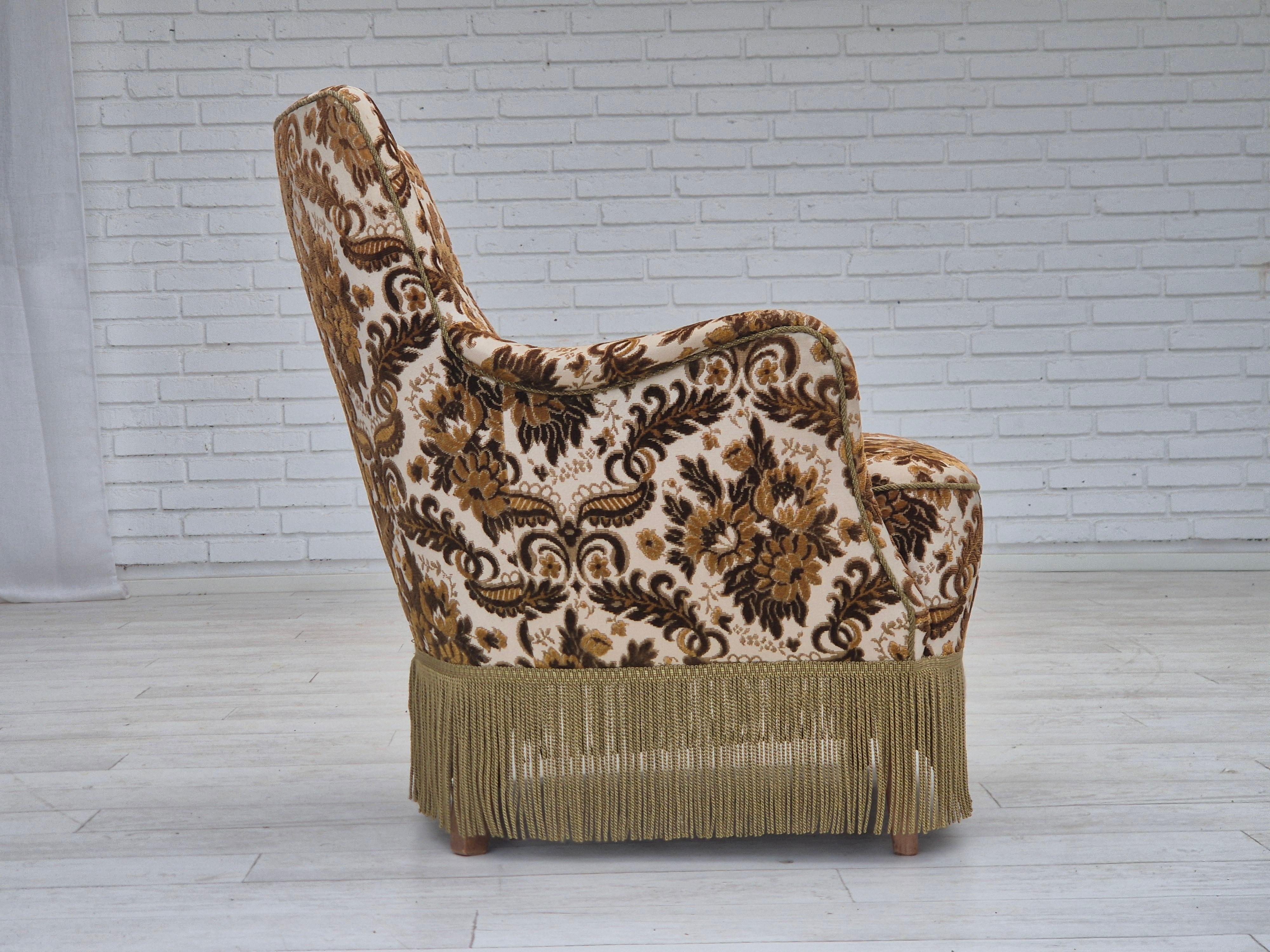 1960er Jahre, dänischer Sessel, Möbel Veloursstoff, Eschenholz. (Dänisch) im Angebot