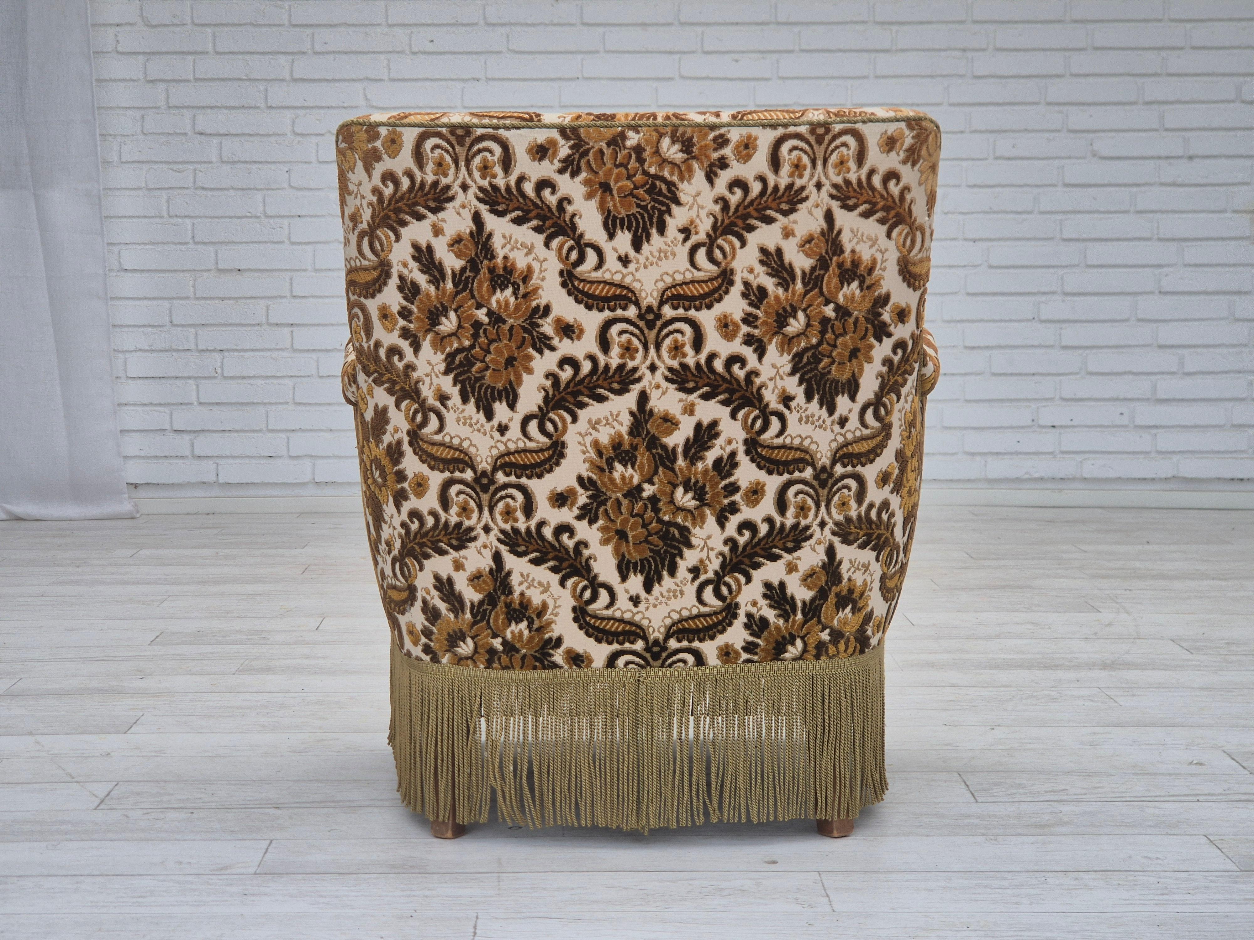 1960er Jahre, dänischer Sessel, Möbel Veloursstoff, Eschenholz. (Samt) im Angebot