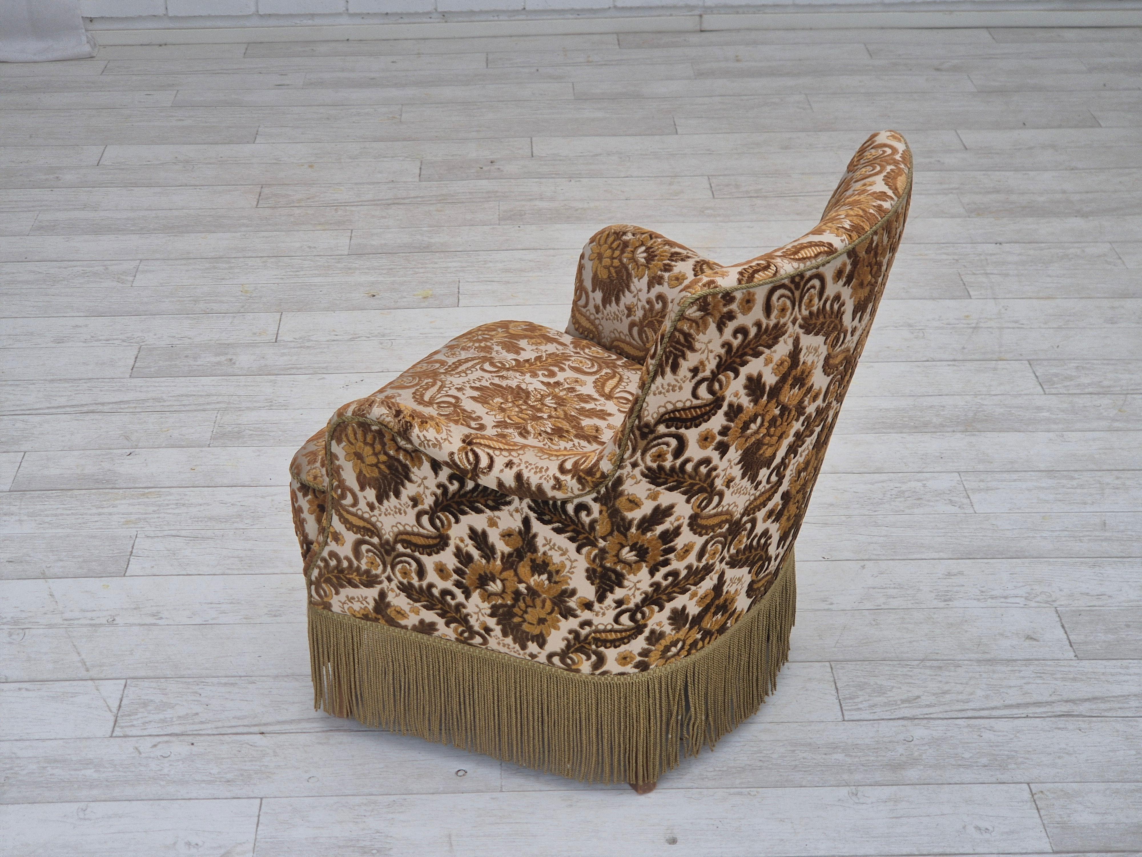 1960er Jahre, dänischer Sessel, Möbel Veloursstoff, Eschenholz. im Angebot 1