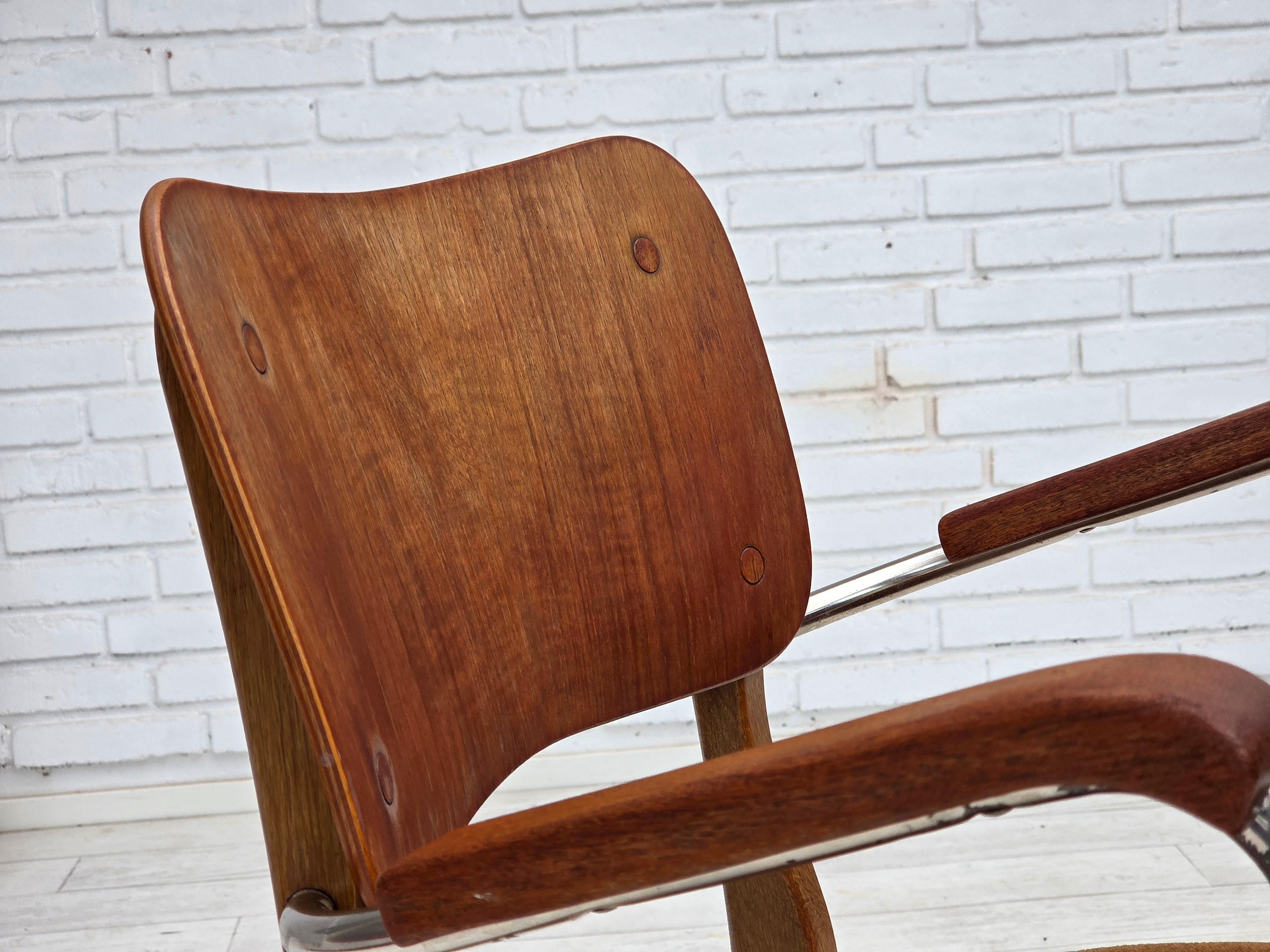 Danese Anni '60, poltrona Wood, arredamento in velluto, braccioli in legno di teak, acciaio cromato. in vendita