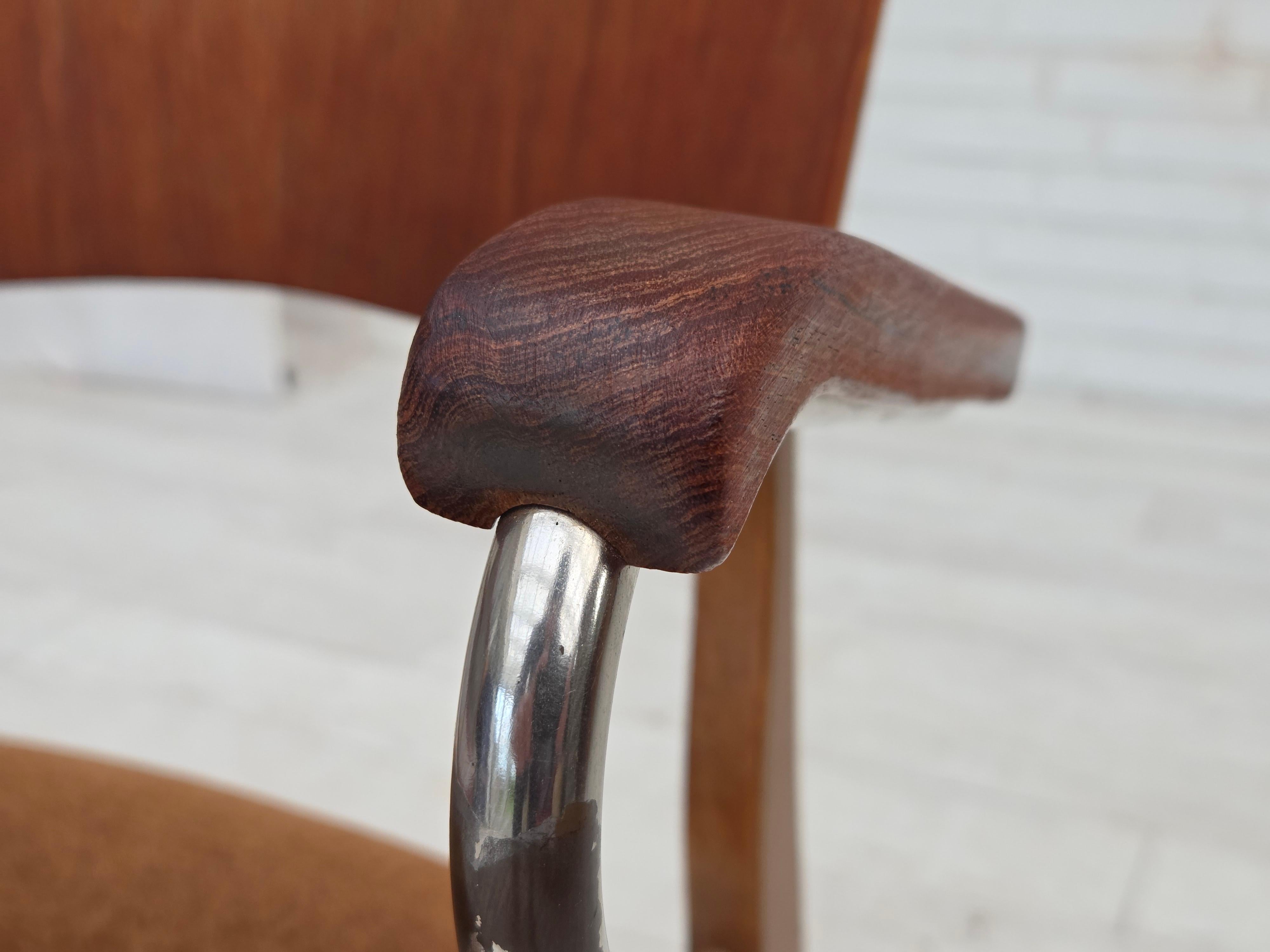 Acciaio Anni '60, poltrona Wood, arredamento in velluto, braccioli in legno di teak, acciaio cromato. in vendita