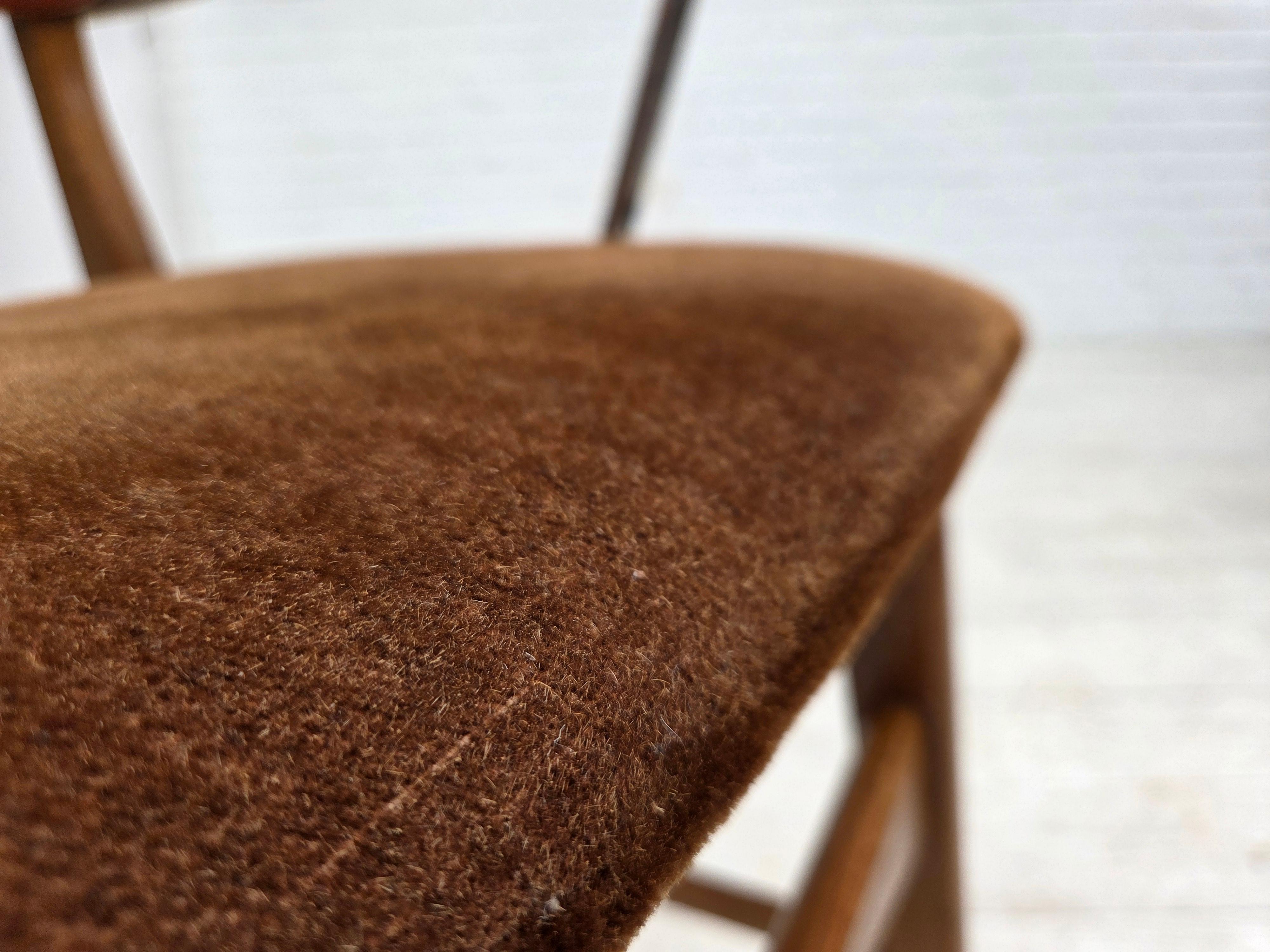 Anni '60, poltrona Wood, arredamento in velluto, braccioli in legno di teak, acciaio cromato. in vendita 1