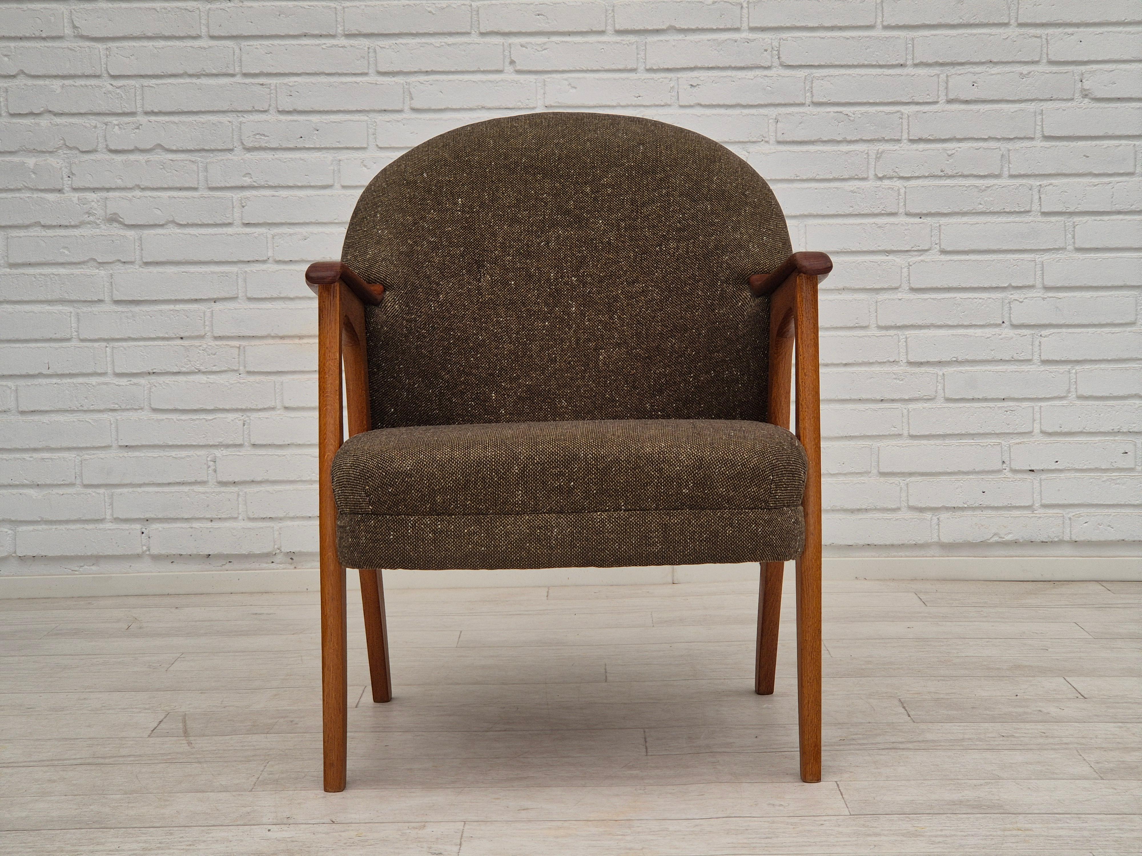 Scandinave moderne Fauteuil danois des années 1960, tissu laine/cotton, bois de teck. en vente