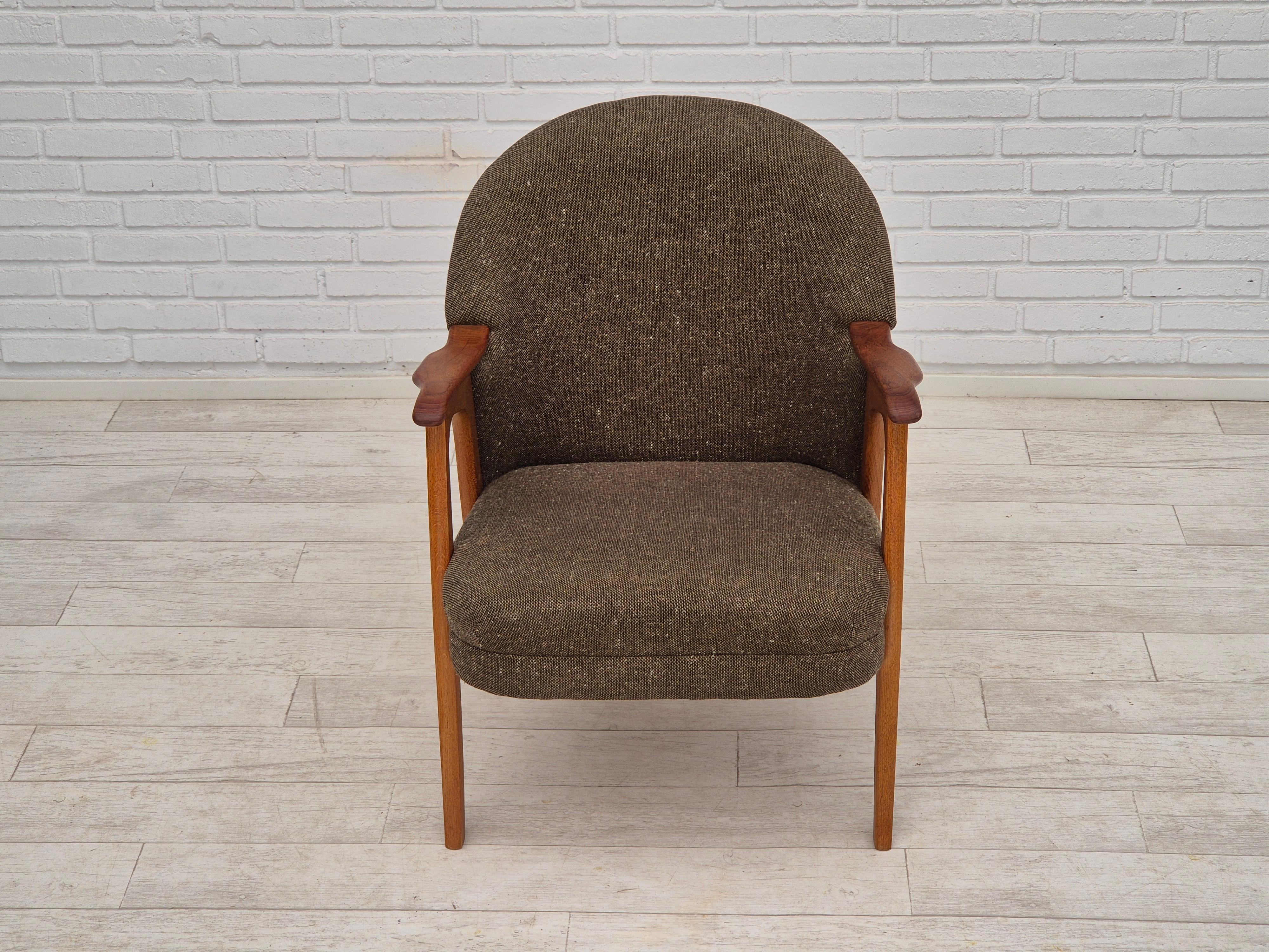 Danois Fauteuil danois des années 1960, tissu laine/cotton, bois de teck. en vente