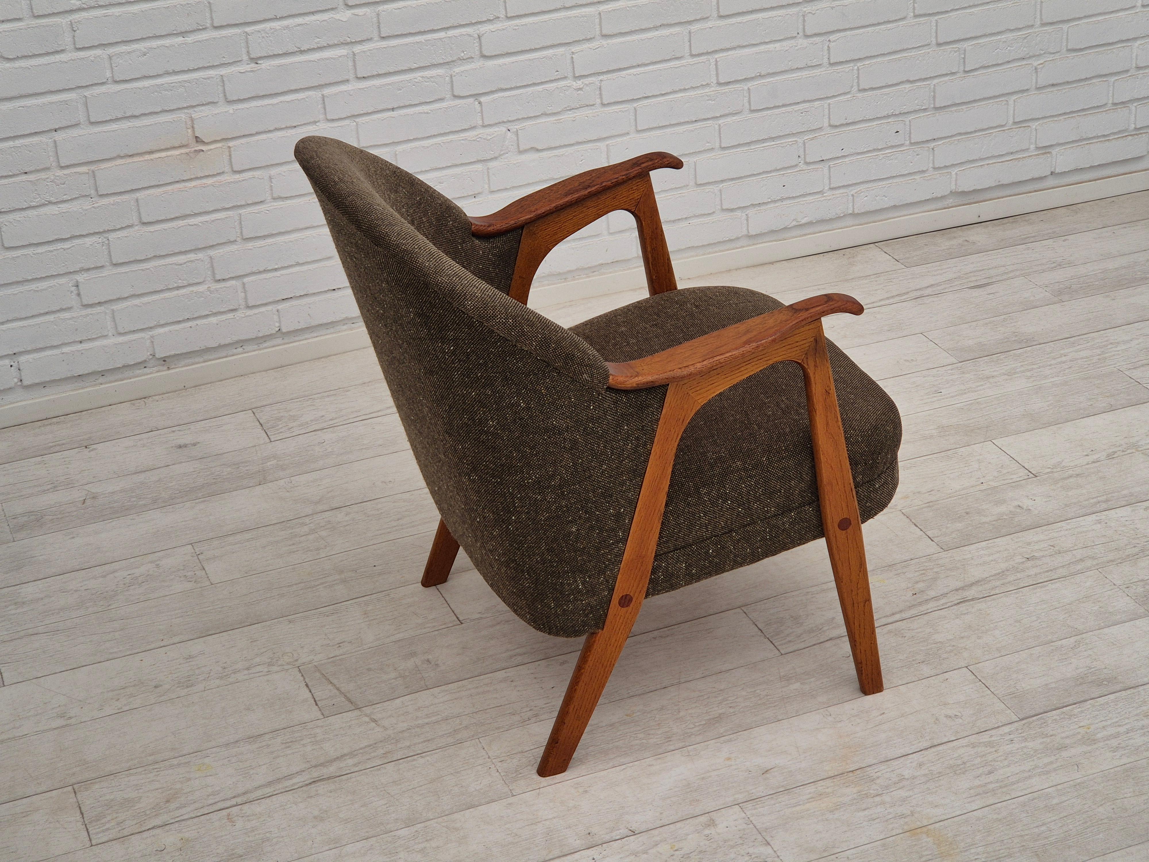 Milieu du XXe siècle Fauteuil danois des années 1960, tissu laine/cotton, bois de teck. en vente
