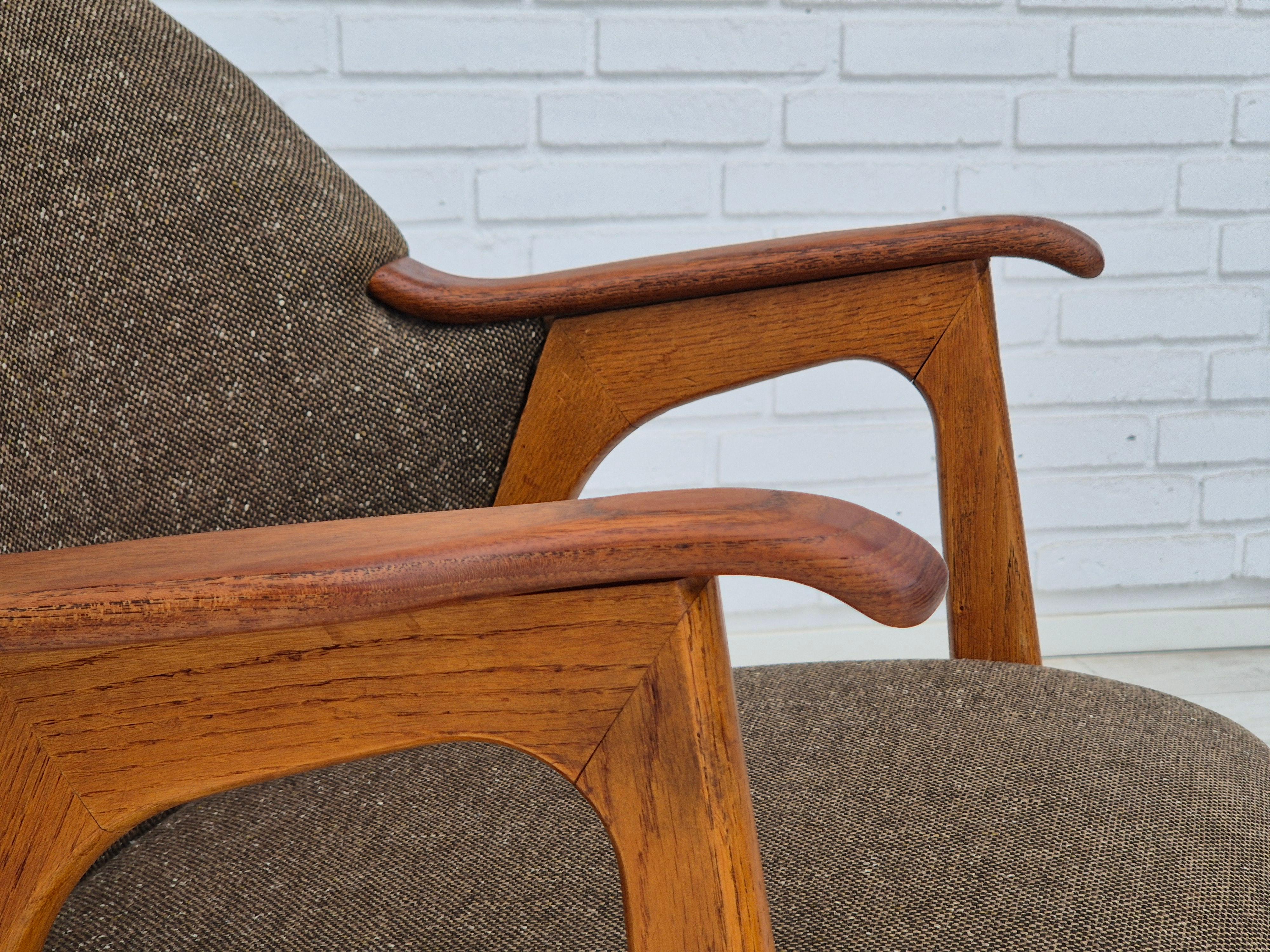 Fauteuil danois des années 1960, tissu laine/cotton, bois de teck. en vente 1