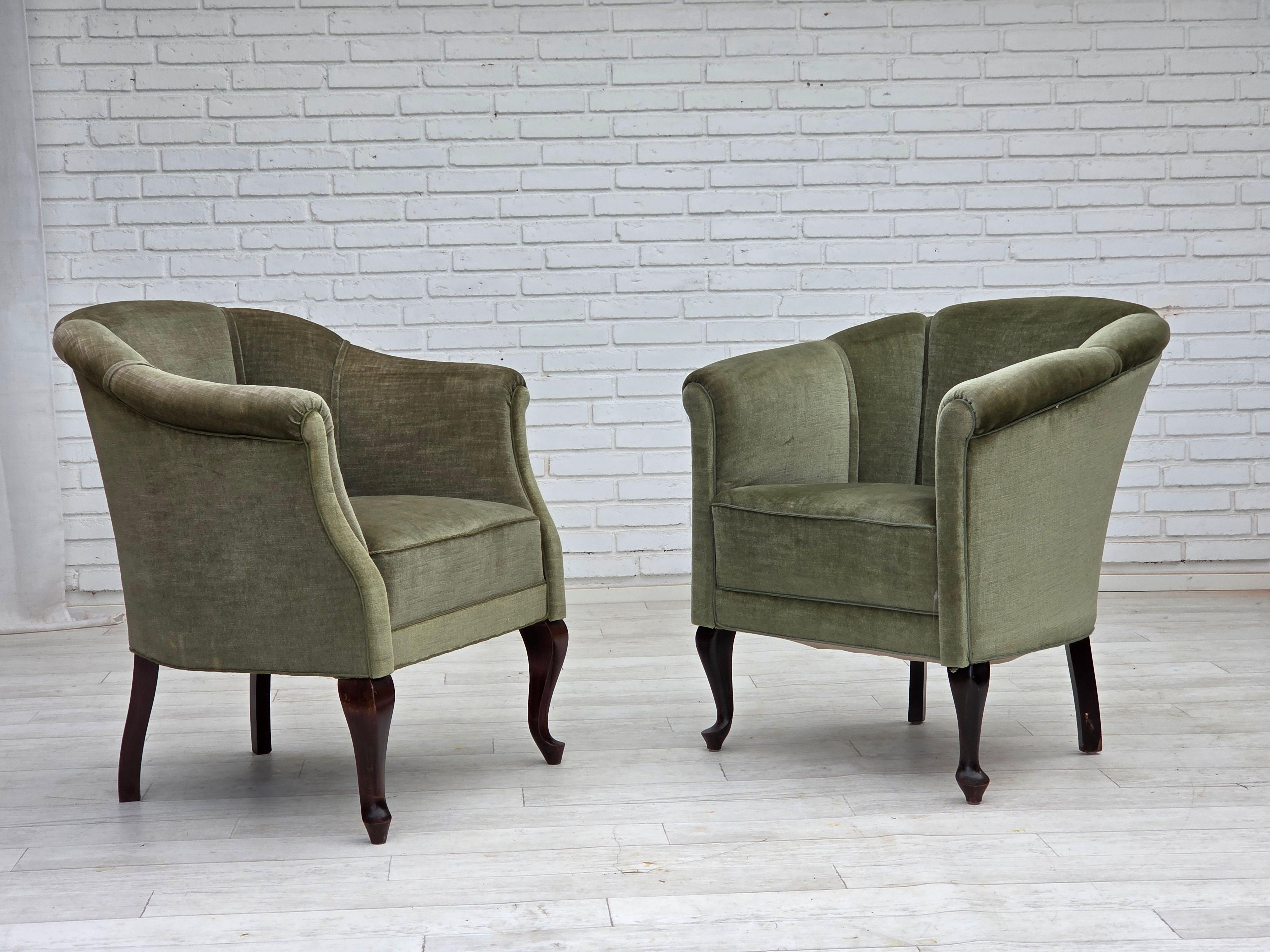 Poltrona danese degli anni '1960, velluto verde da arredamento, gambe in legno di faggio. in vendita 7