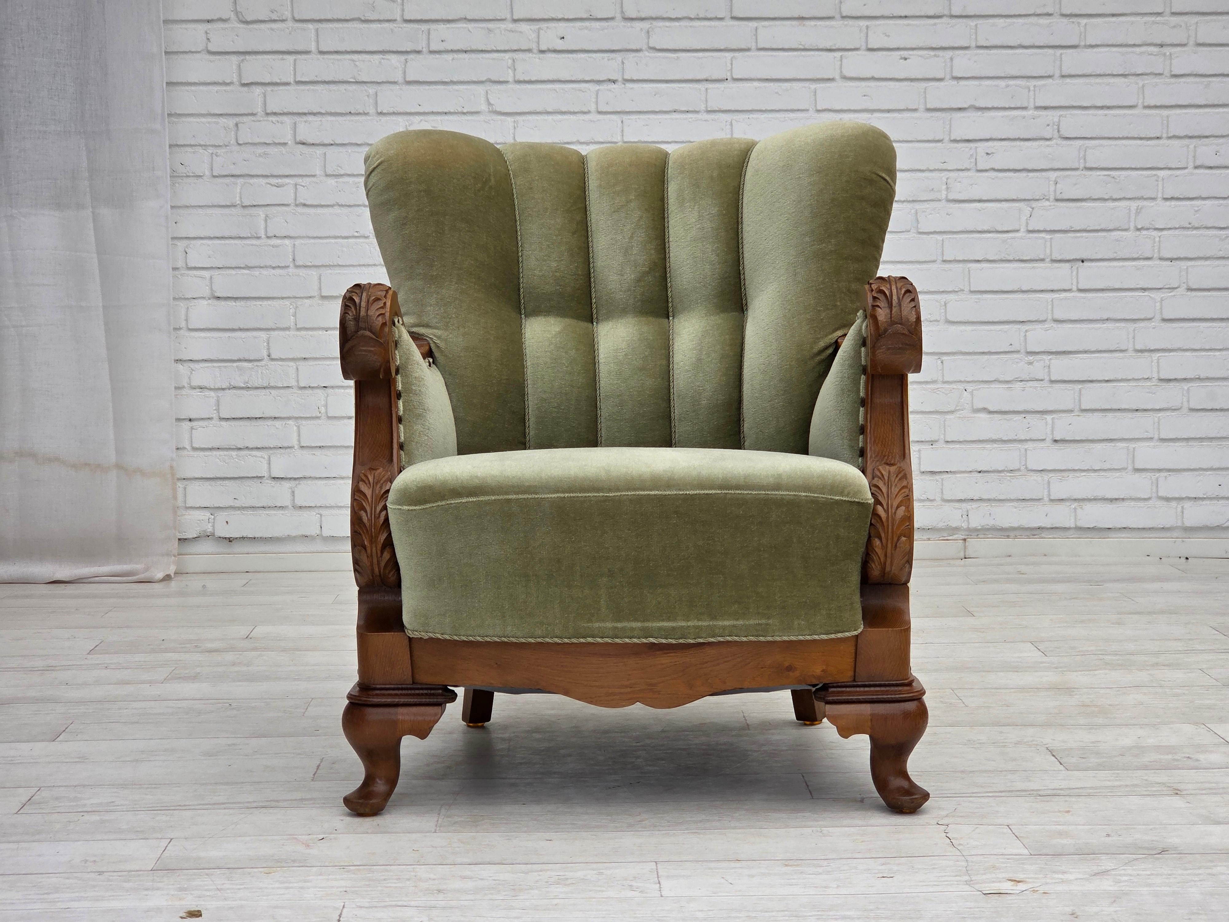 Años 60, sillón danés, muebles de terciopelo verde, madera de roble tallada. Danés en venta