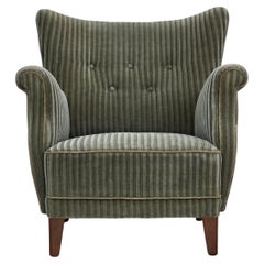 1960s, Fauteuil Woodene, velours d
ameublement vert, pieds en bois de chêne.