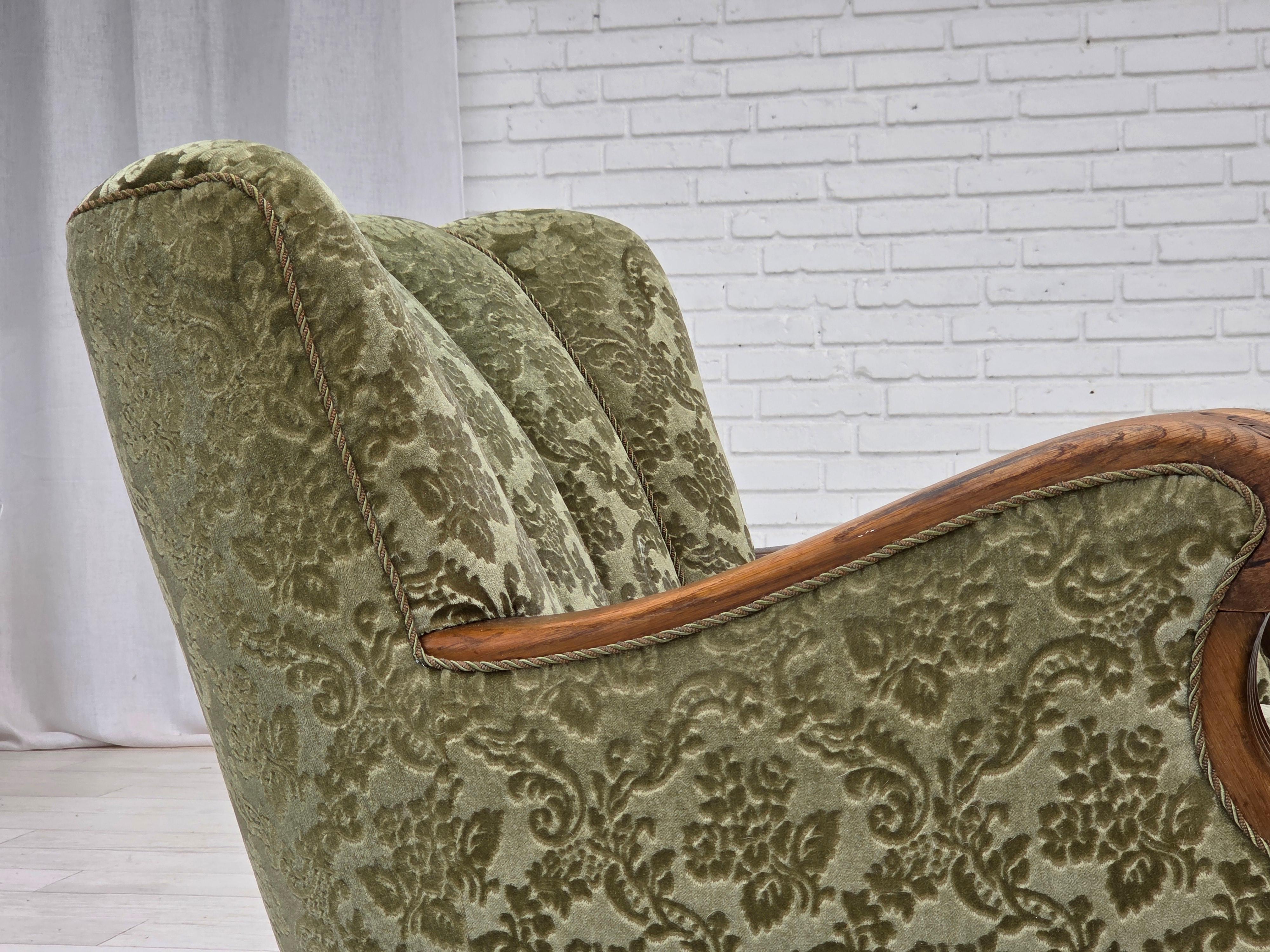 Años 60, sillón danés, muebles de terciopelo verde, madera maciza de roble. en venta 4