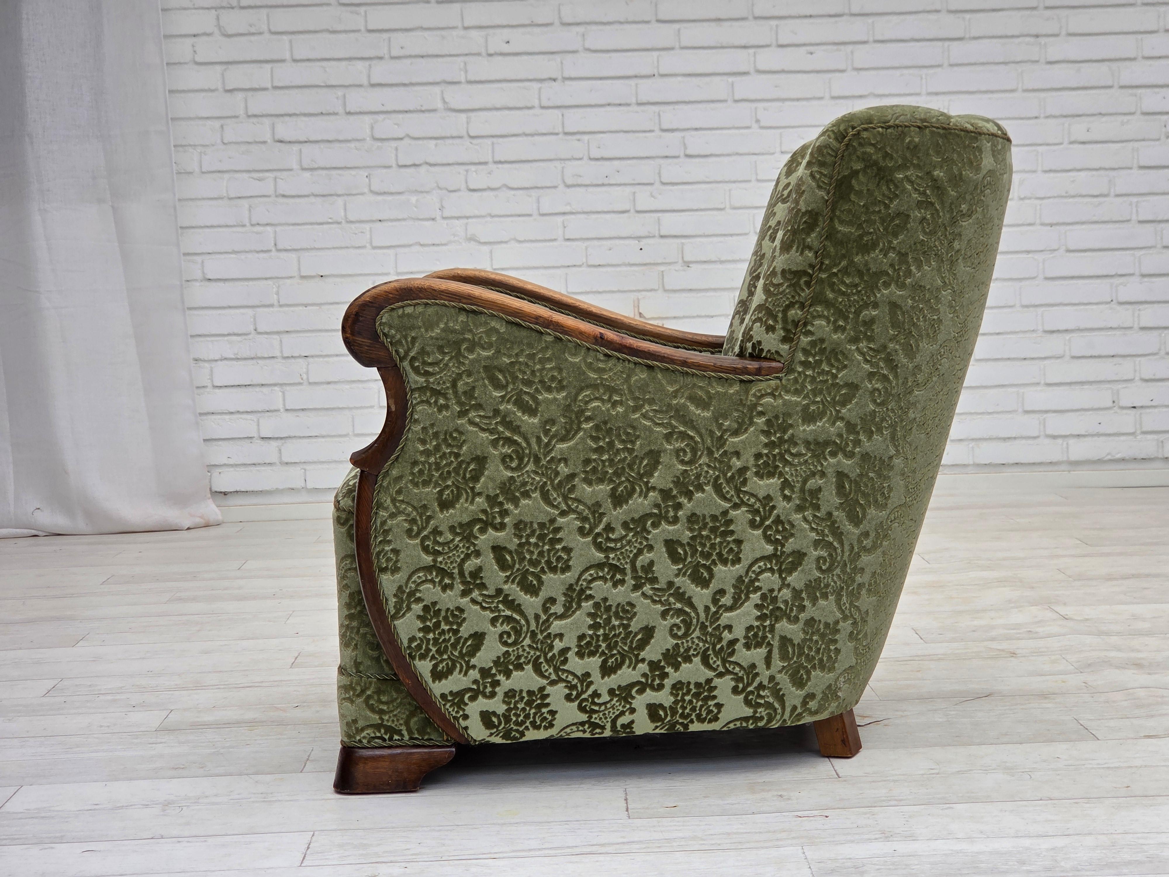 Años 60, sillón danés, muebles de terciopelo verde, madera maciza de roble. en venta 10