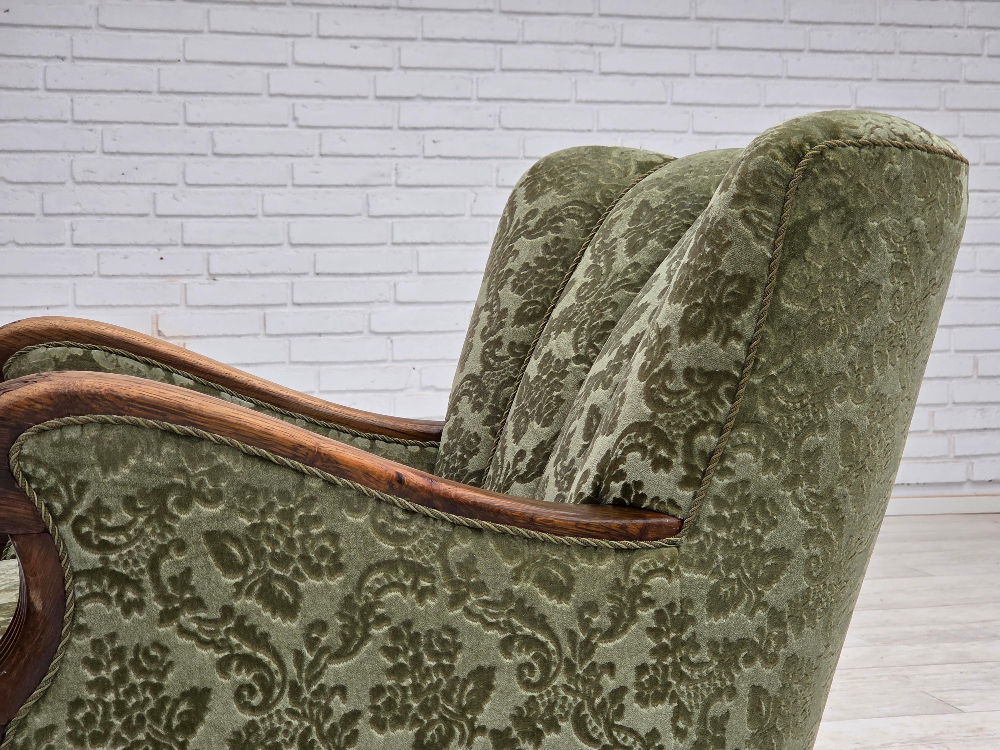 Años 60, sillón danés, muebles de terciopelo verde, madera maciza de roble. en venta 11
