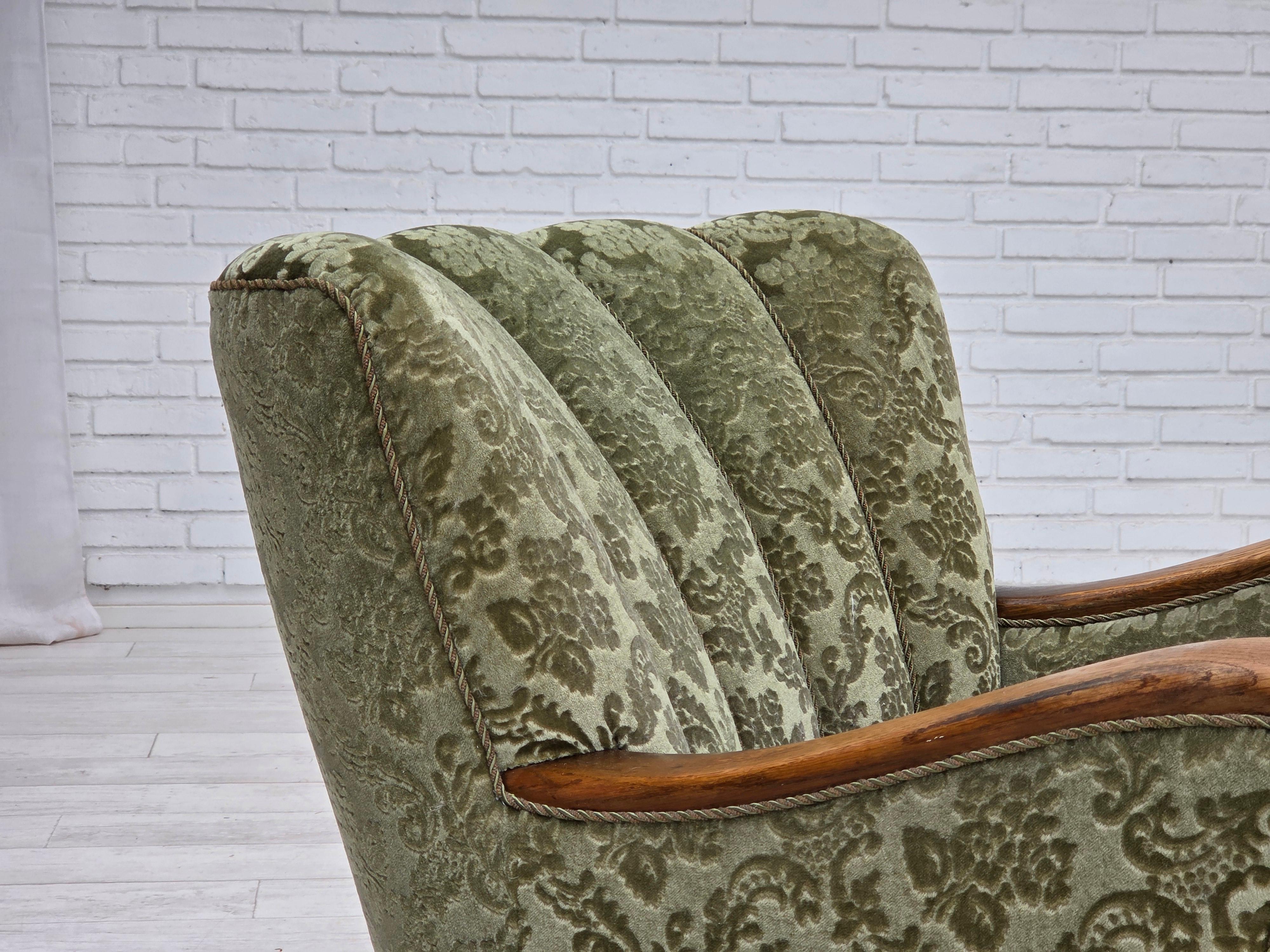 Años 60, sillón danés, muebles de terciopelo verde, madera maciza de roble. Escandinavo moderno en venta