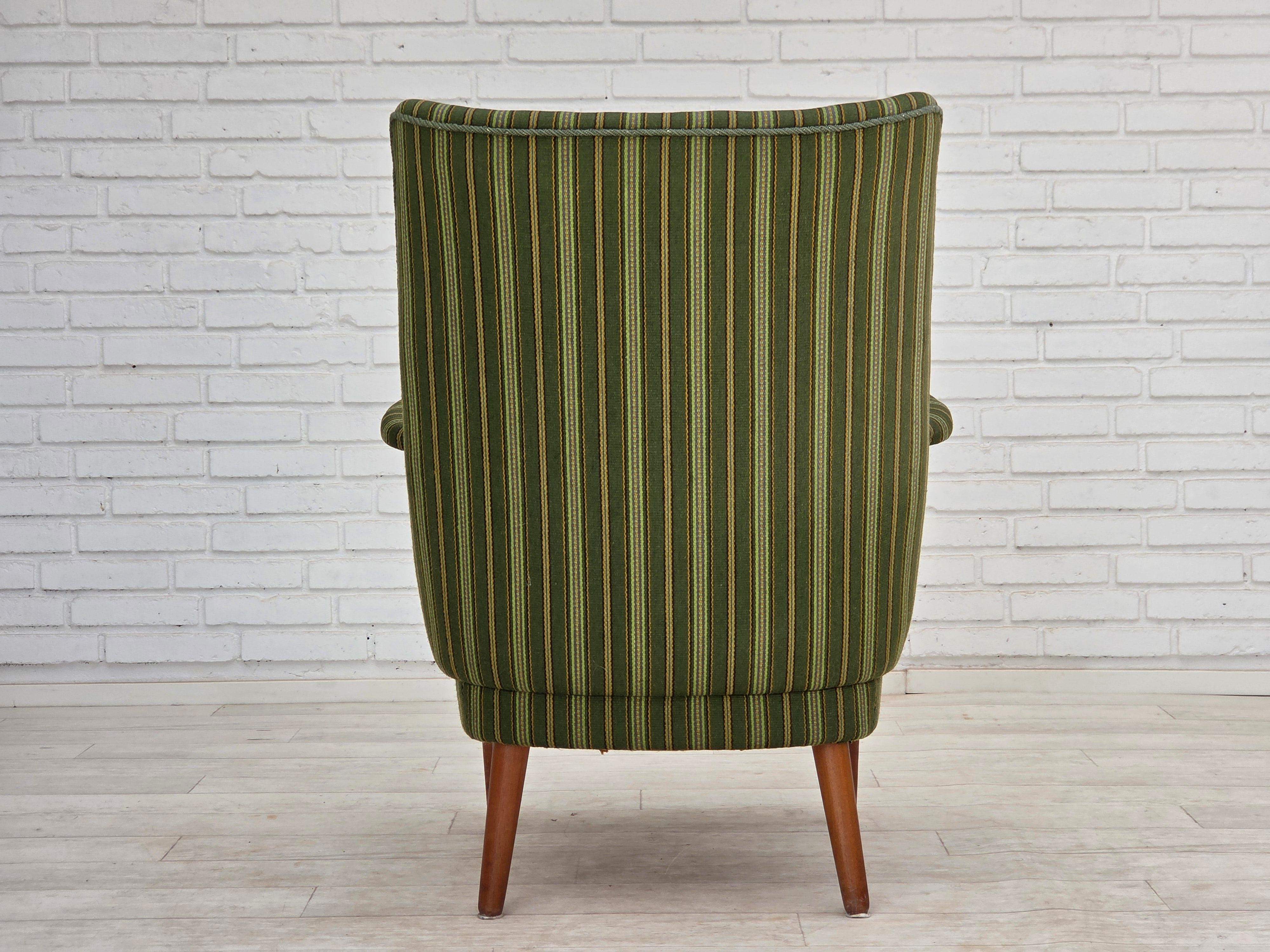 Anni '60, poltrona danese, lana per mobili verde, legno di teak. in vendita 3