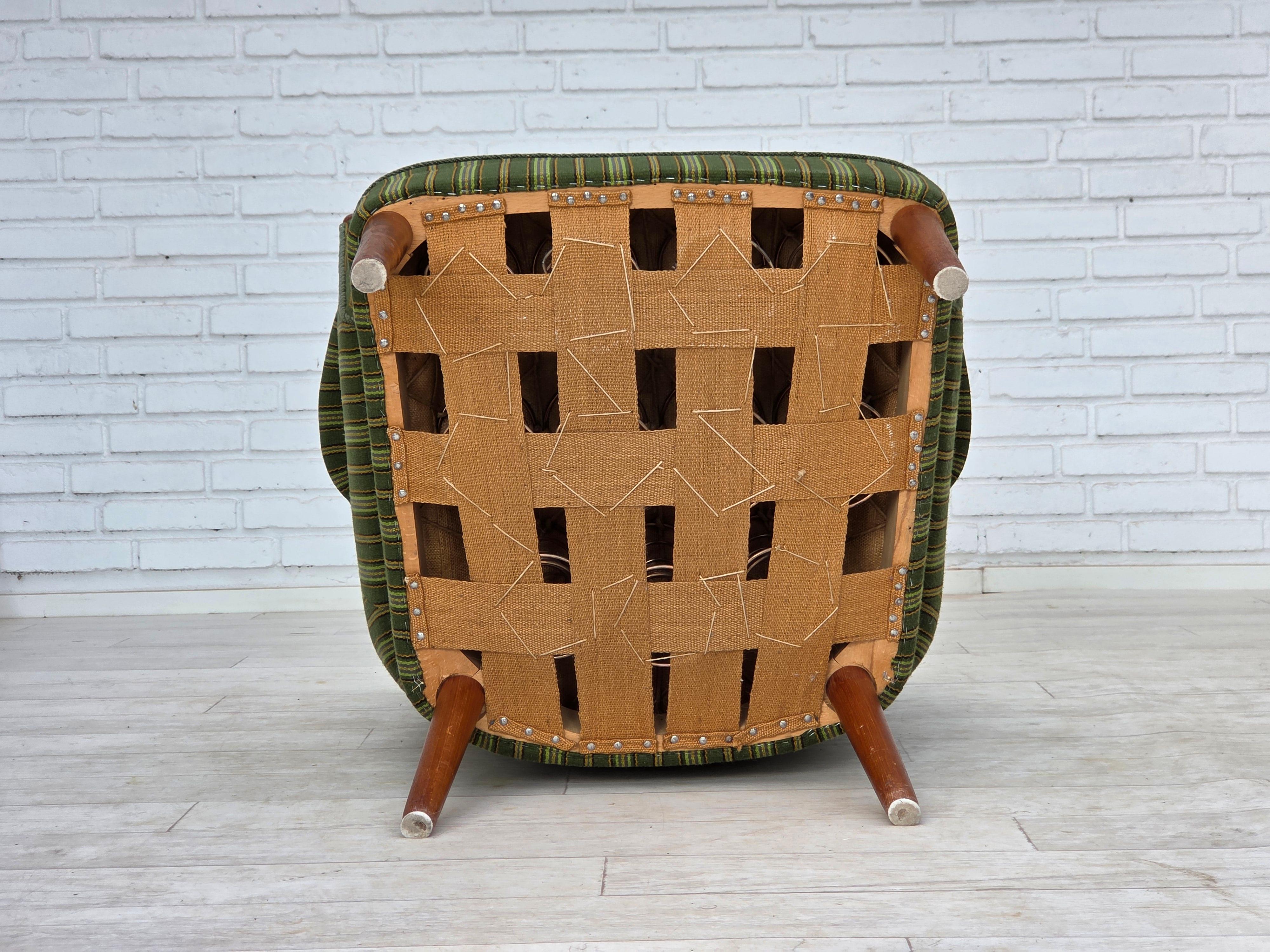 Anni '60, poltrona danese, lana per mobili verde, legno di teak. in vendita 9