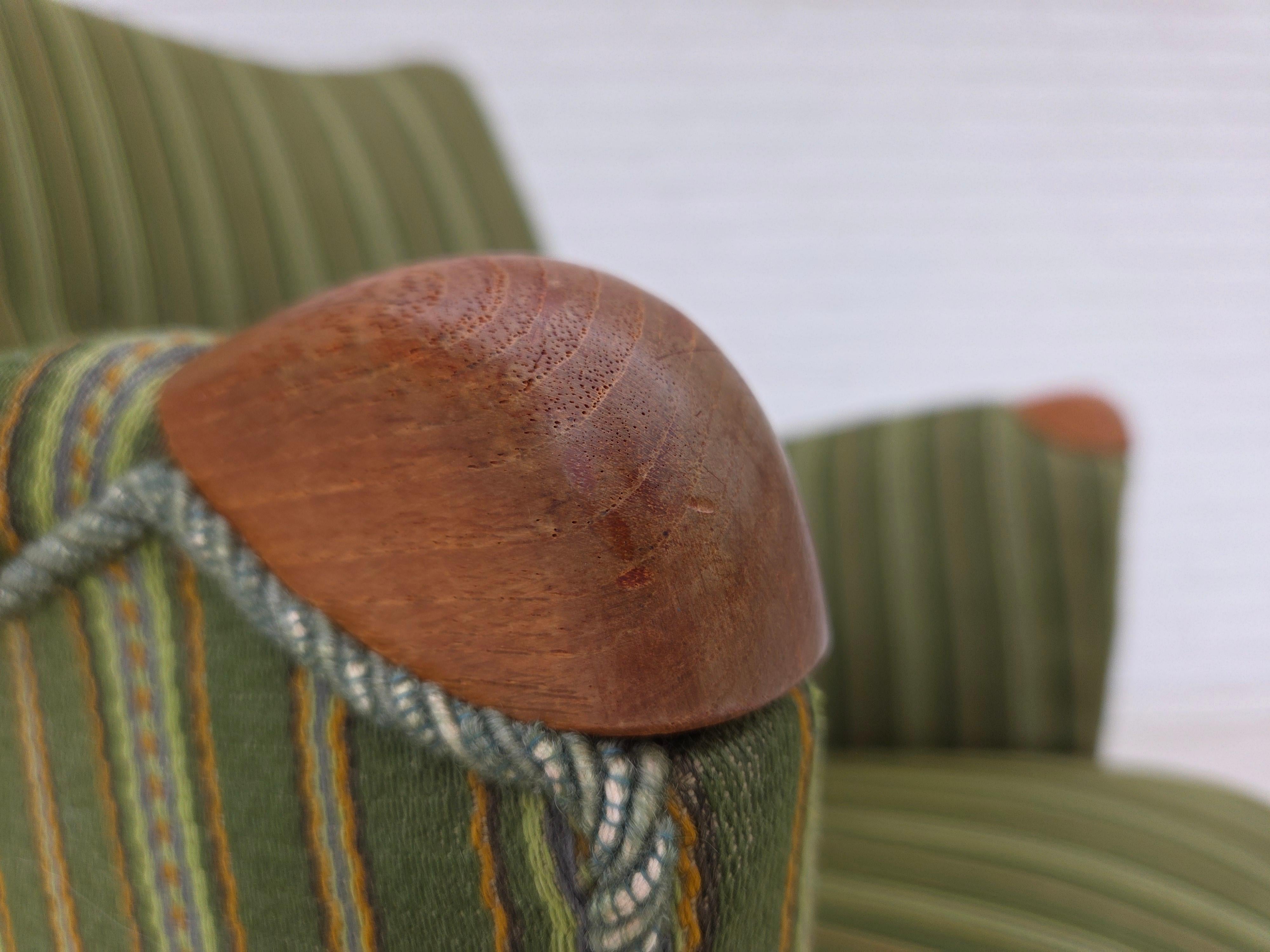 Anni '60, poltrona danese, lana per mobili verde, legno di teak. in vendita 12