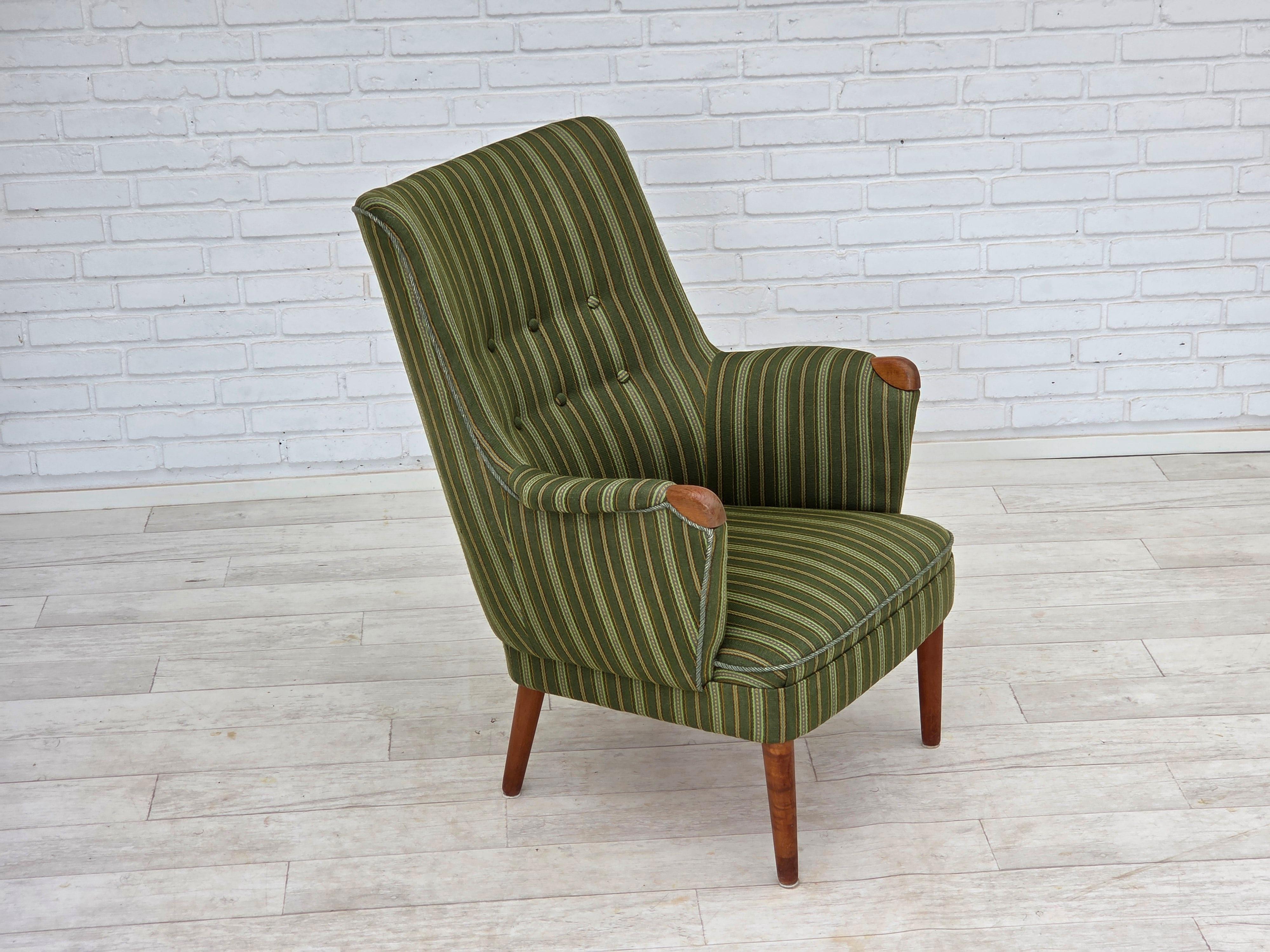 Scandinavo moderno Anni '60, poltrona danese, lana per mobili verde, legno di teak. in vendita
