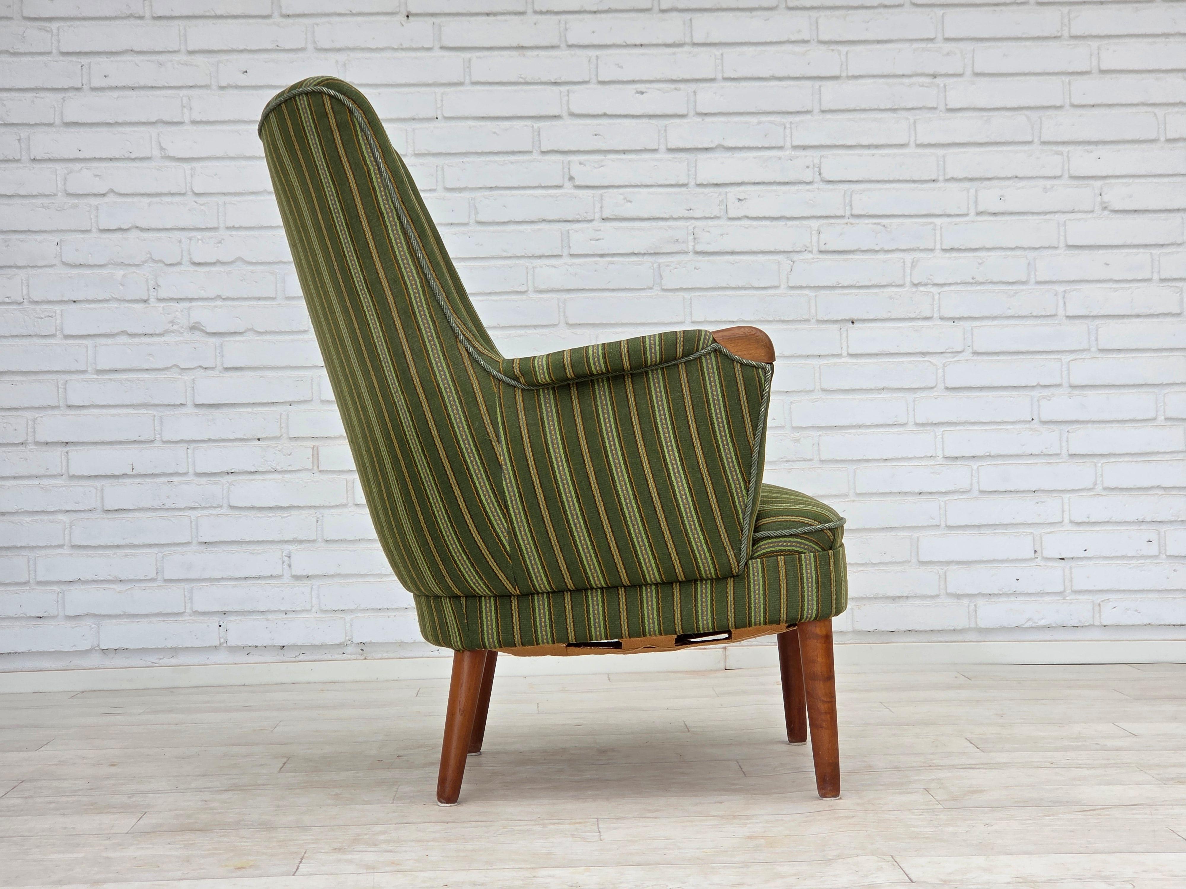 Metà XX secolo Anni '60, poltrona danese, lana per mobili verde, legno di teak. in vendita