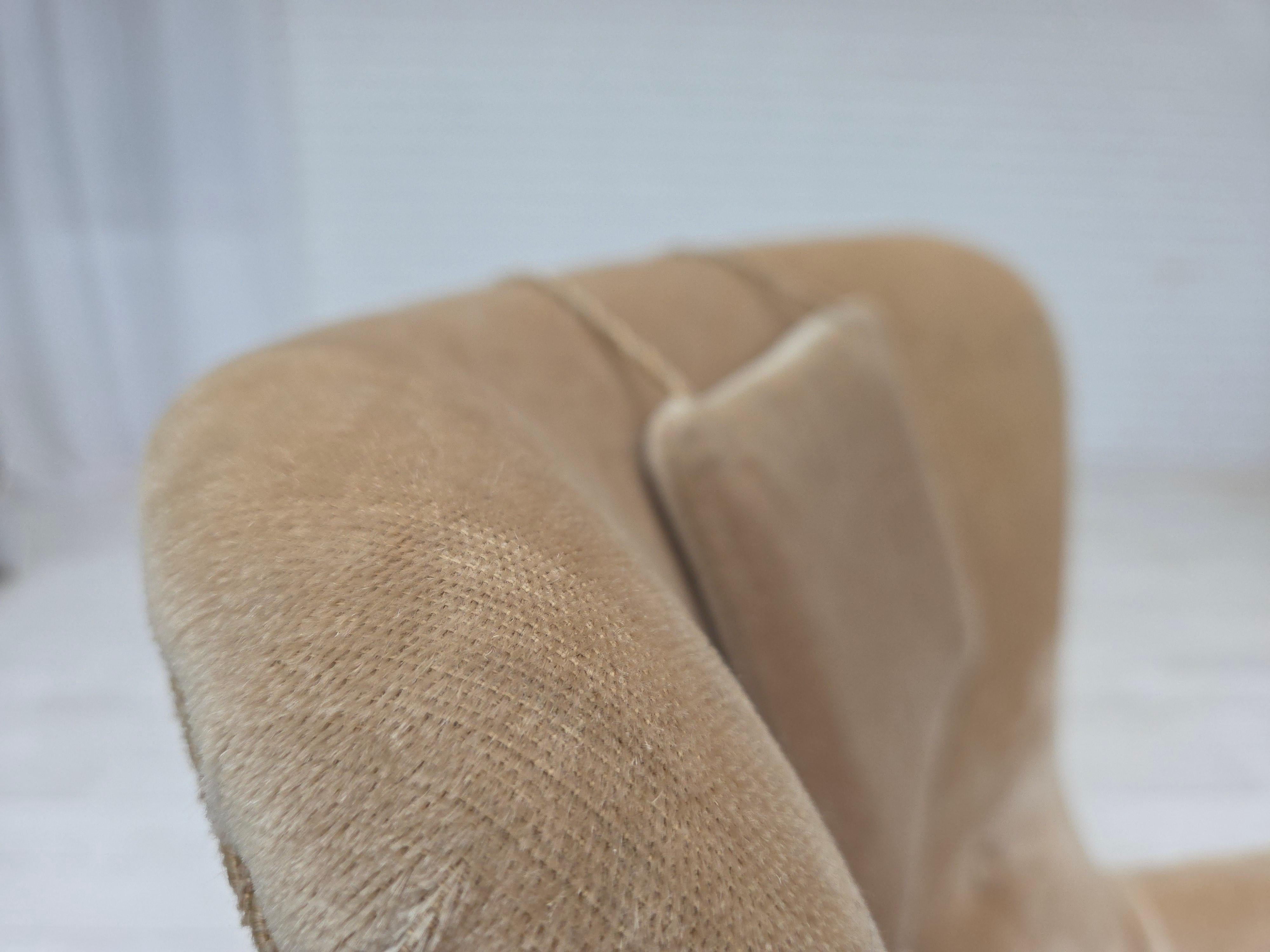 Années 1960, fauteuil danois en velours d'ameublement vert/brun, état d'origine. en vente 9