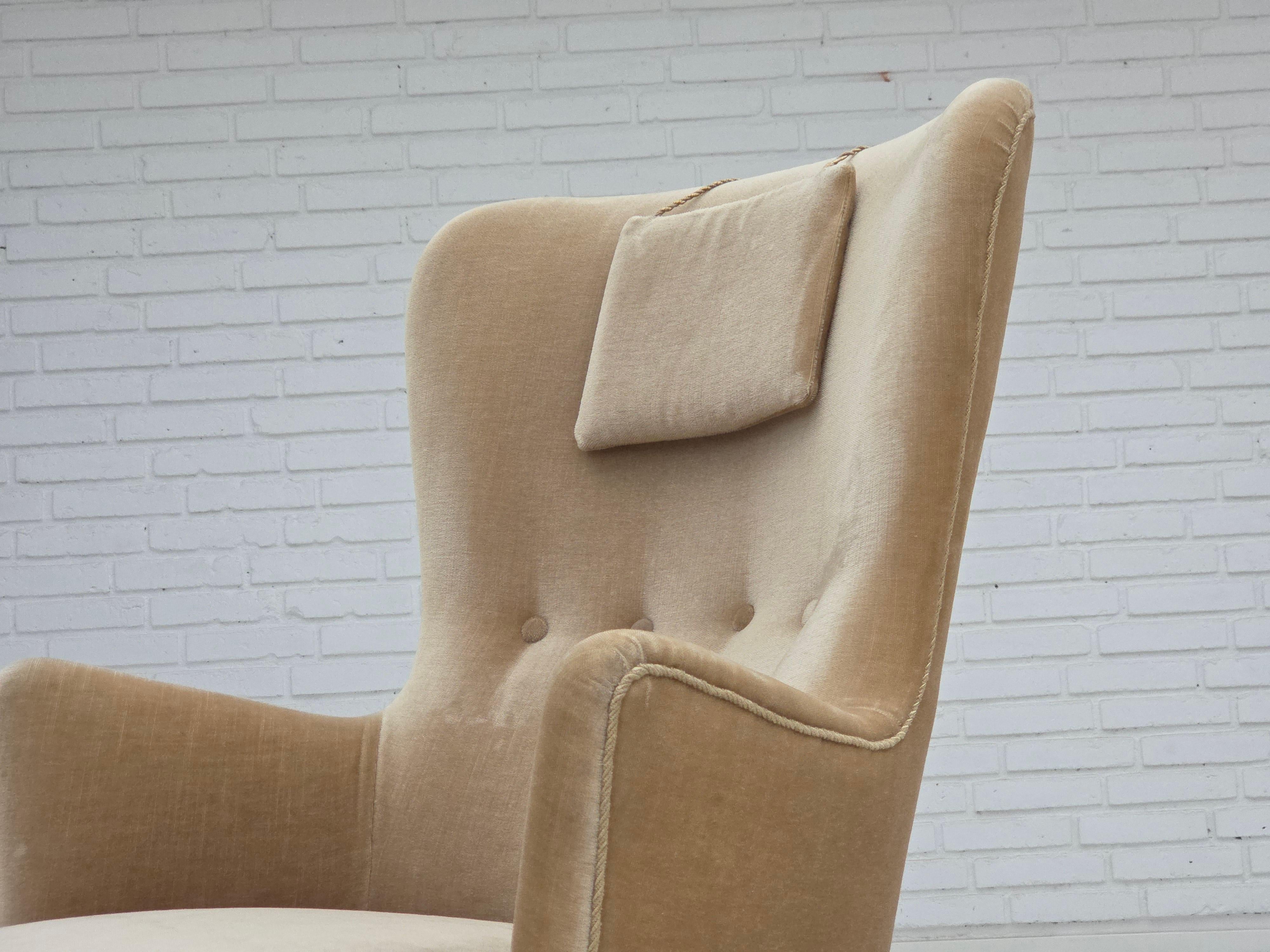 Velours Années 1960, fauteuil danois en velours d'ameublement vert/brun, état d'origine. en vente