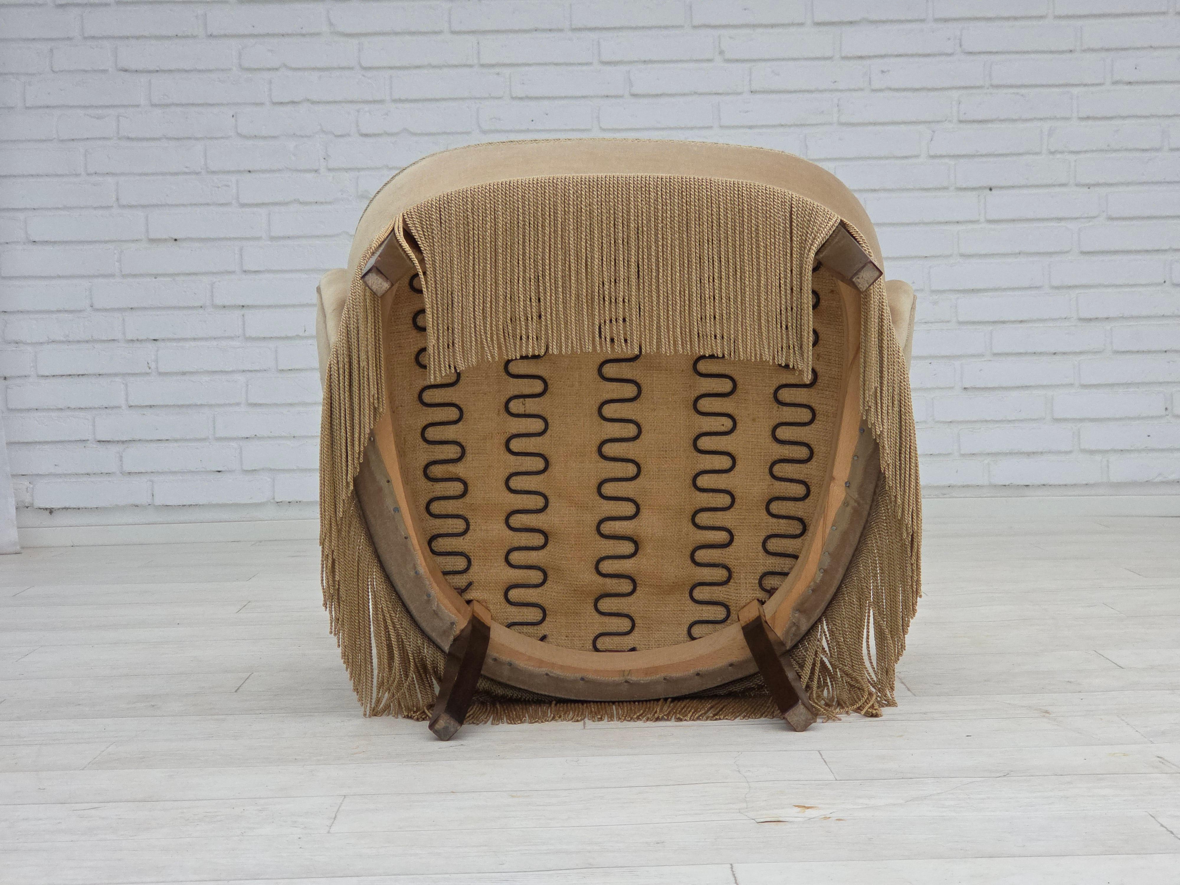 Années 1960, fauteuil danois en velours d'ameublement vert/brun, état d'origine. en vente 1