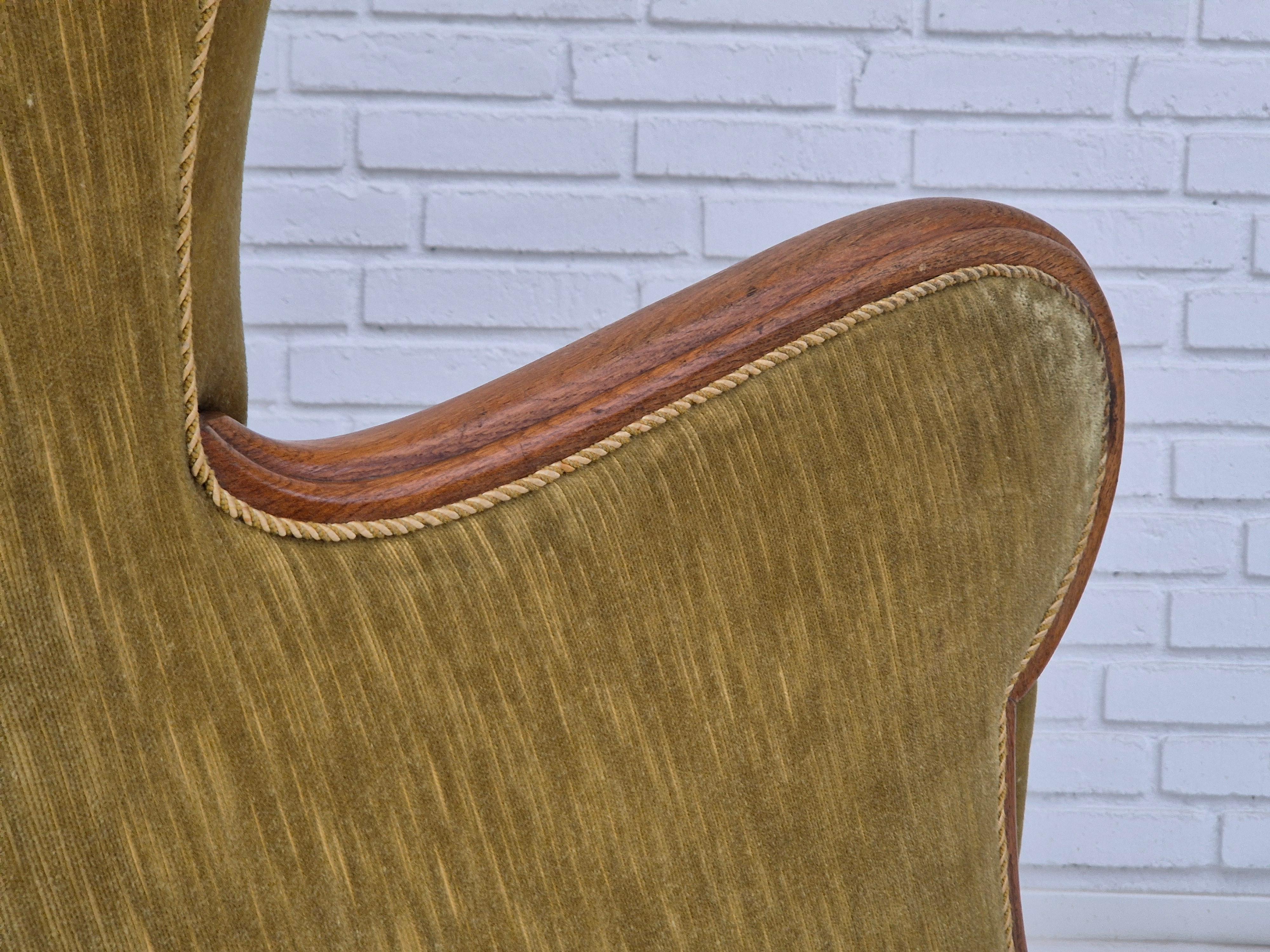 1960s, Danish armchair in original very good condition, furniture velour, oak. For Sale 12