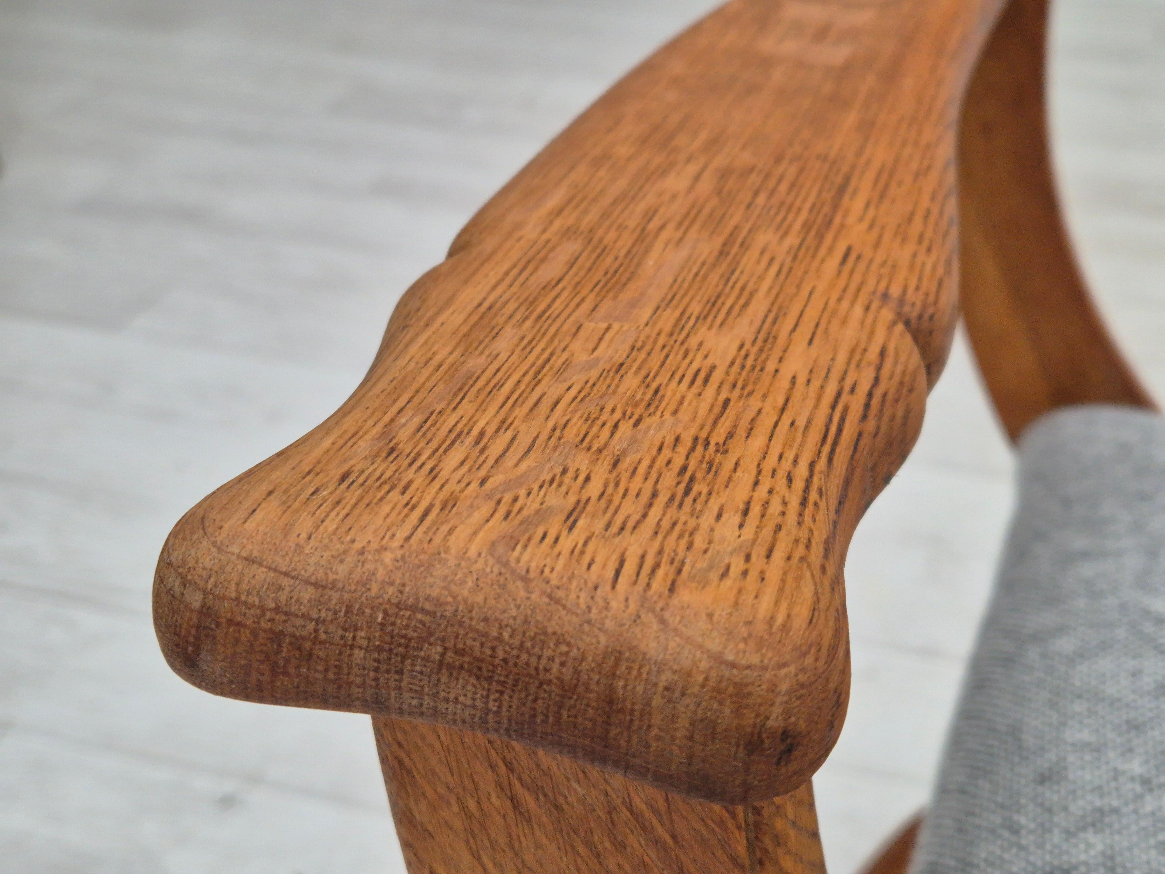 Fauteuil danois des années 1960, en bois de chêne massif, reupholstered, KVADRAT furniture wool. en vente 4