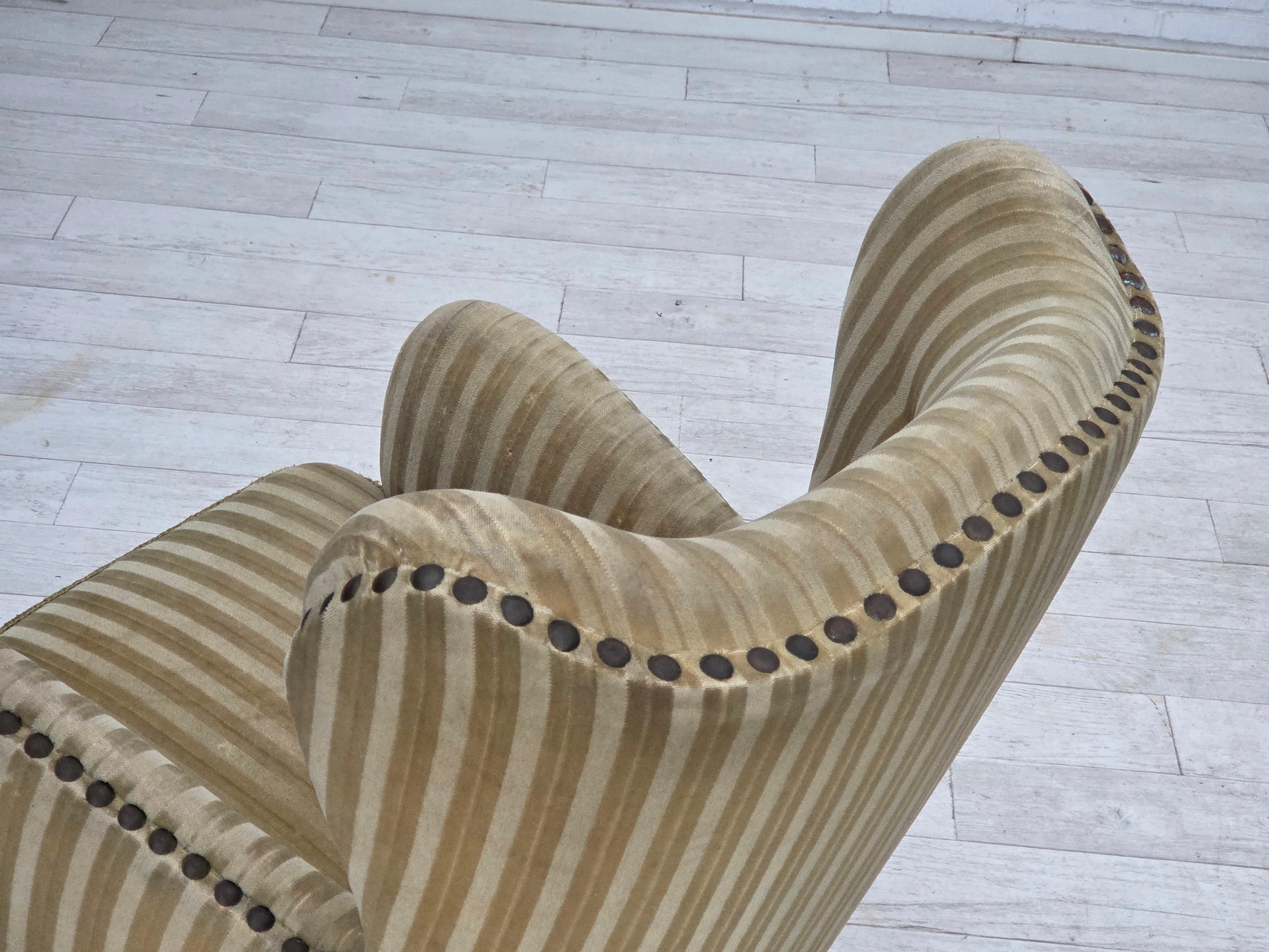 1960er Jahre, dänischer Sessel, hellgrüner Möbelvelours, Buchenholz. im Angebot 5