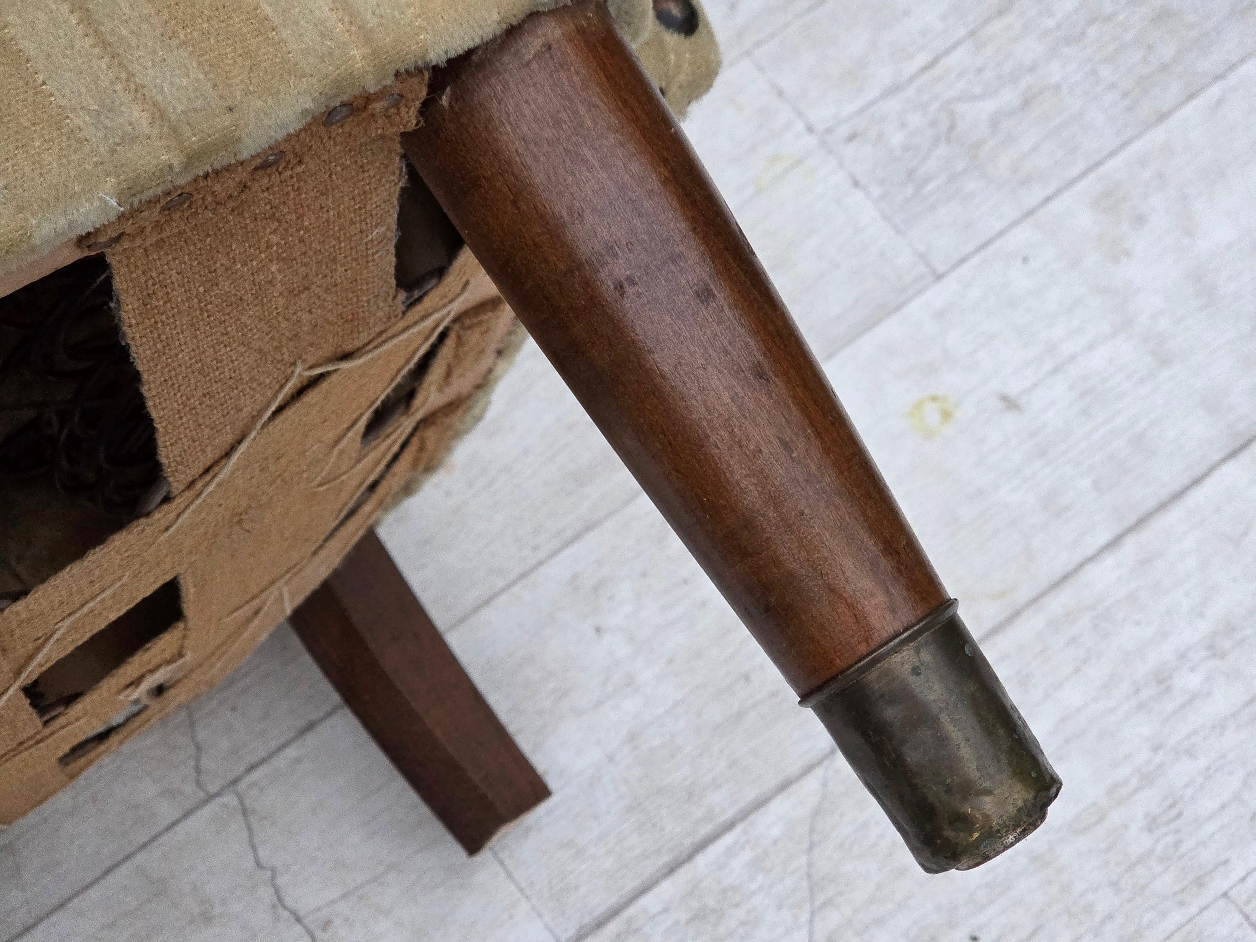 1960er Jahre, dänischer Sessel, hellgrüner Möbelvelours, Buchenholz. im Angebot 10