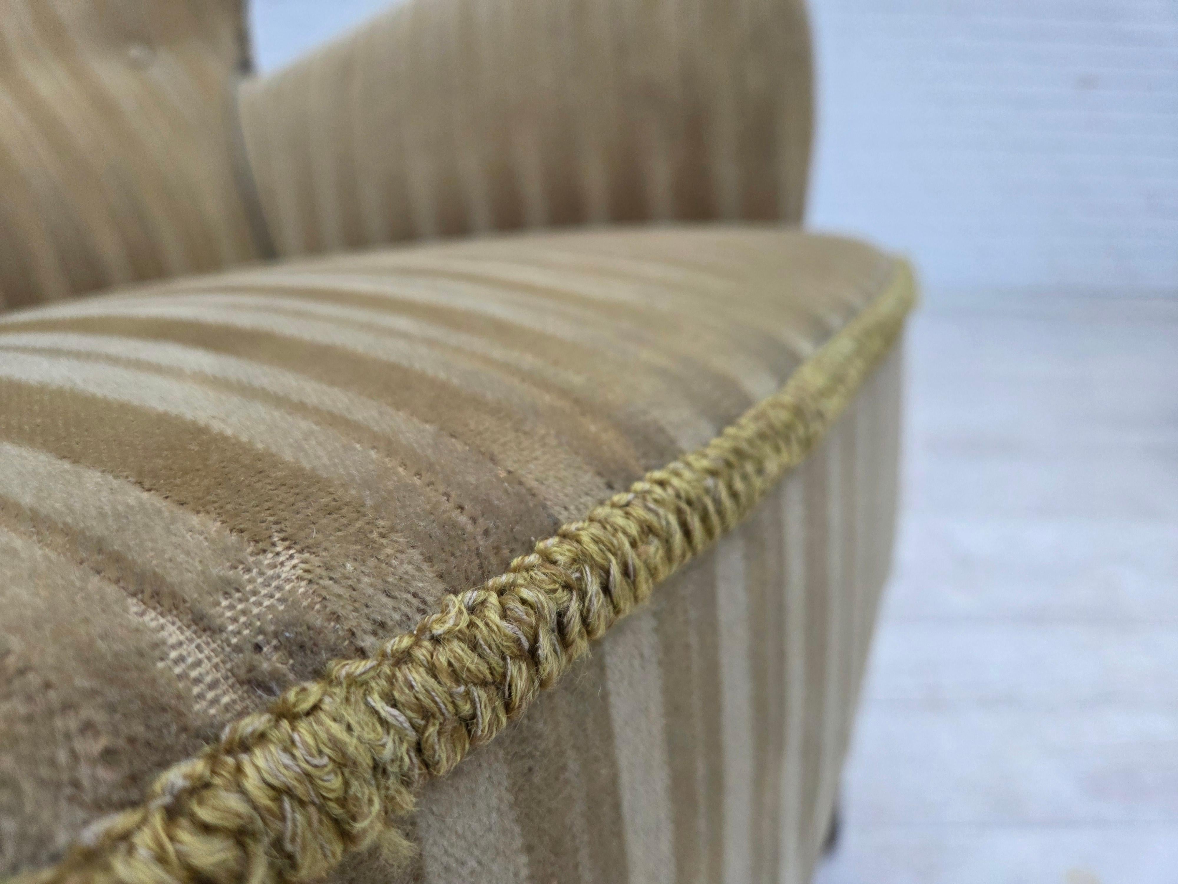 1960er Jahre, dänischer Sessel, hellgrüner Möbelvelours, Buchenholz. im Zustand „Gut“ im Angebot in Tarm, 82