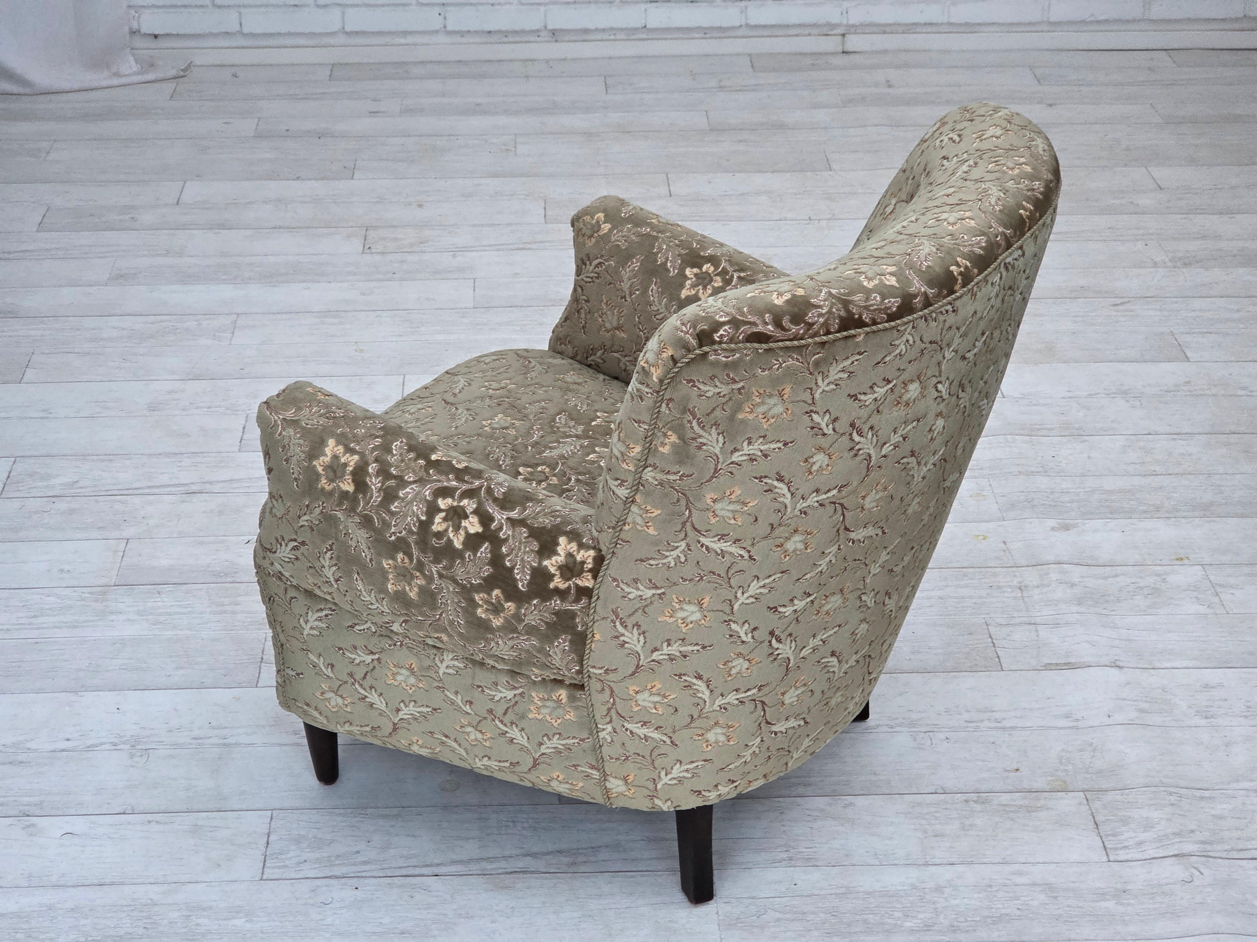 Años 60, sillón danés, muebles de terciopelo verde claro, patas de madera de teca. en venta 6