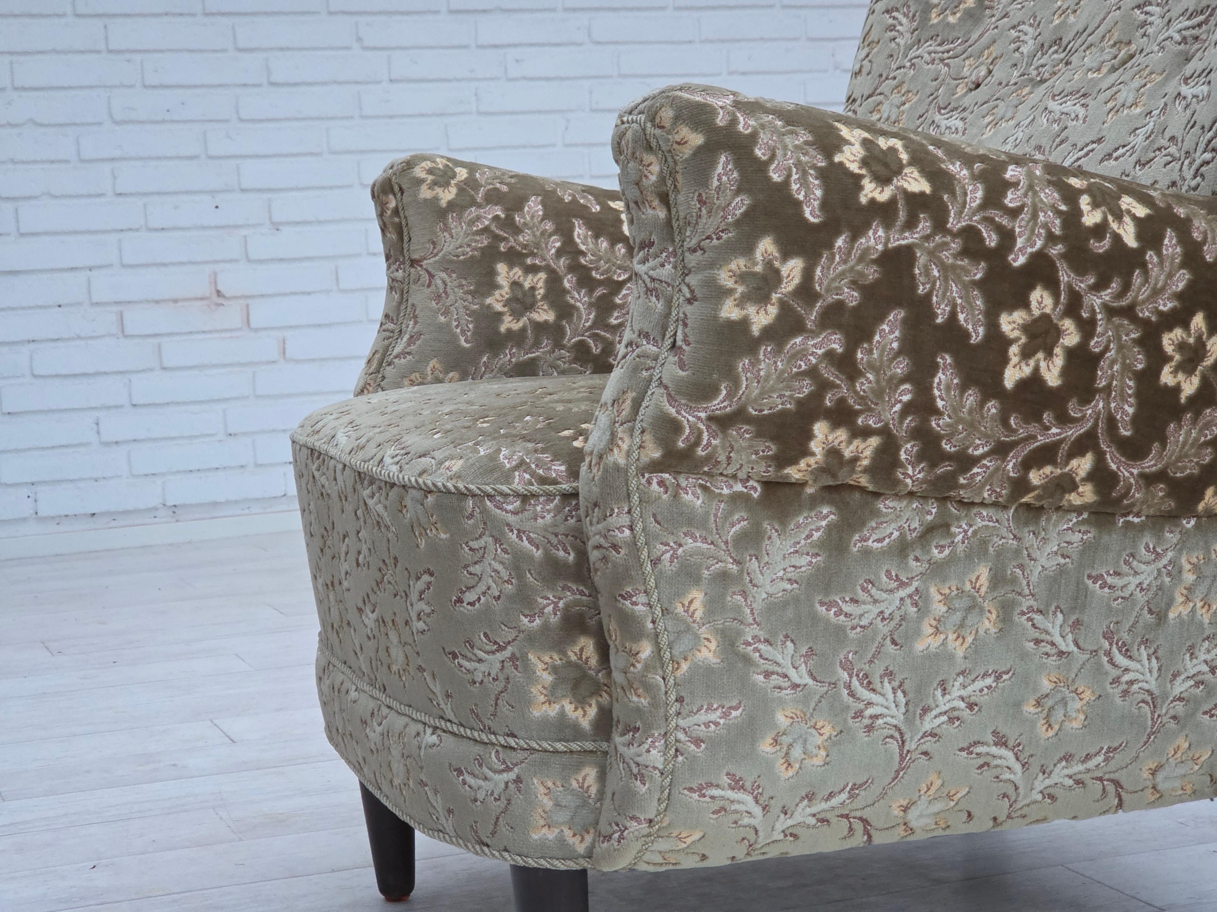 Años 60, sillón danés, muebles de terciopelo verde claro, patas de madera de teca. en venta 8