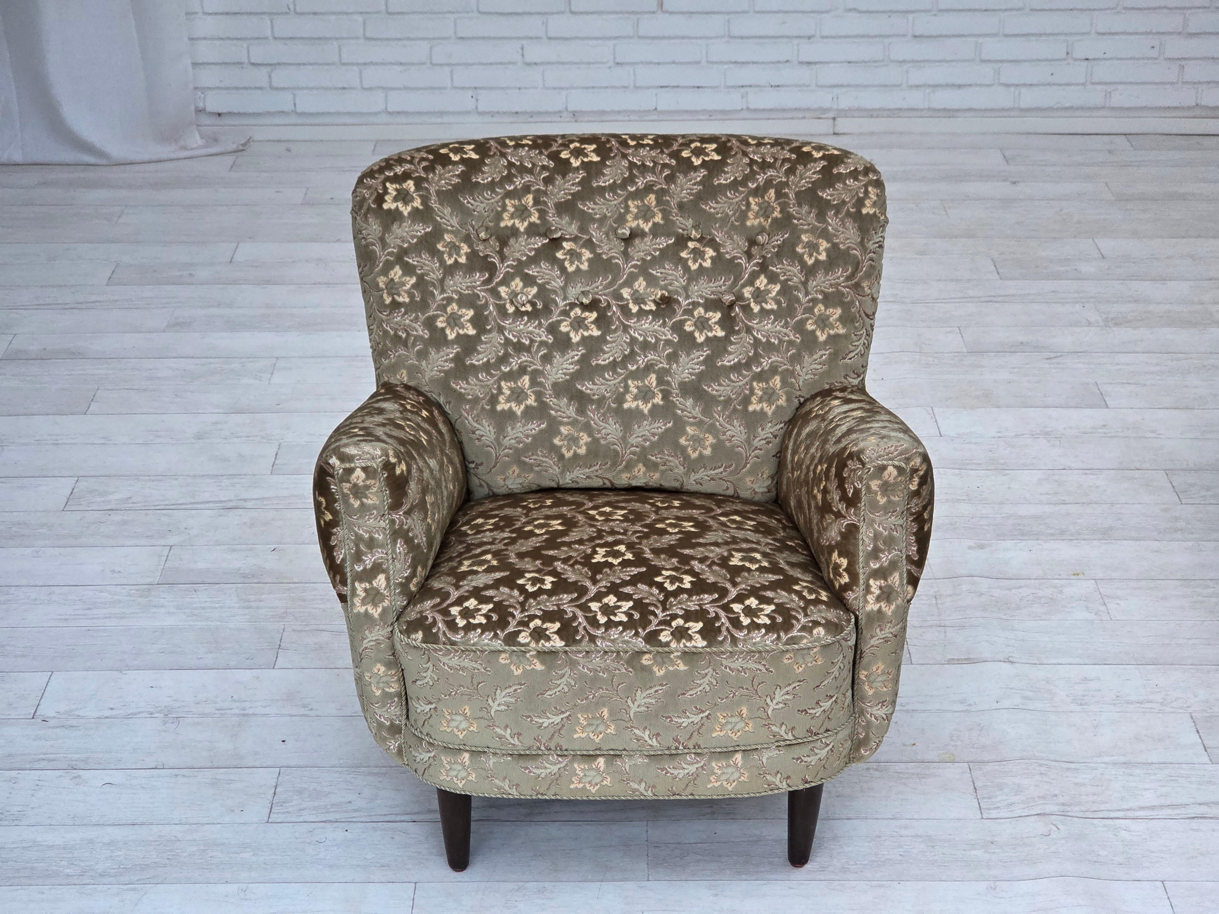 Años 60, sillón danés, muebles de terciopelo verde claro, patas de madera de teca. Terciopelo en venta